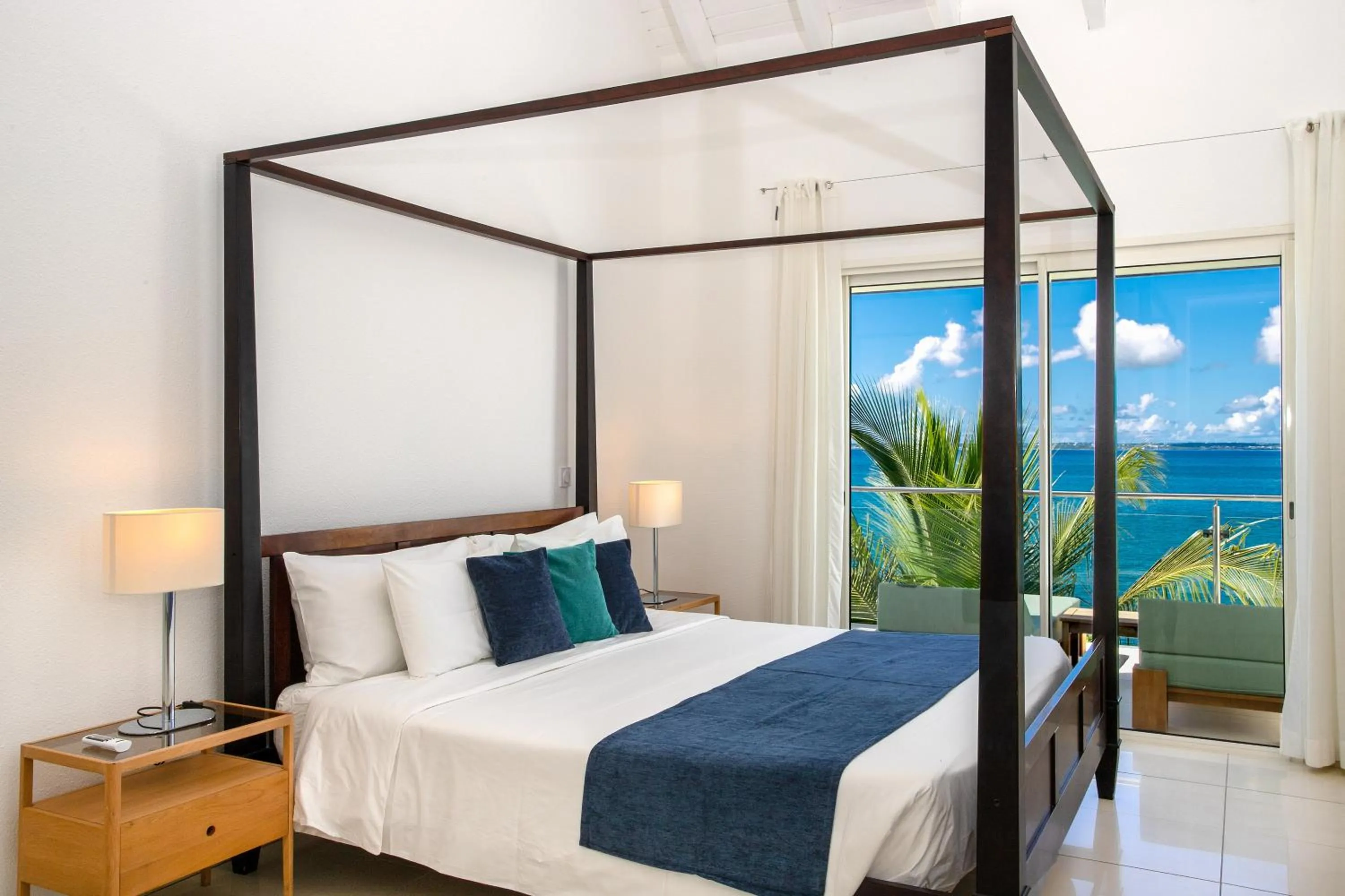 Bed in Bleu Emeraude Hotel