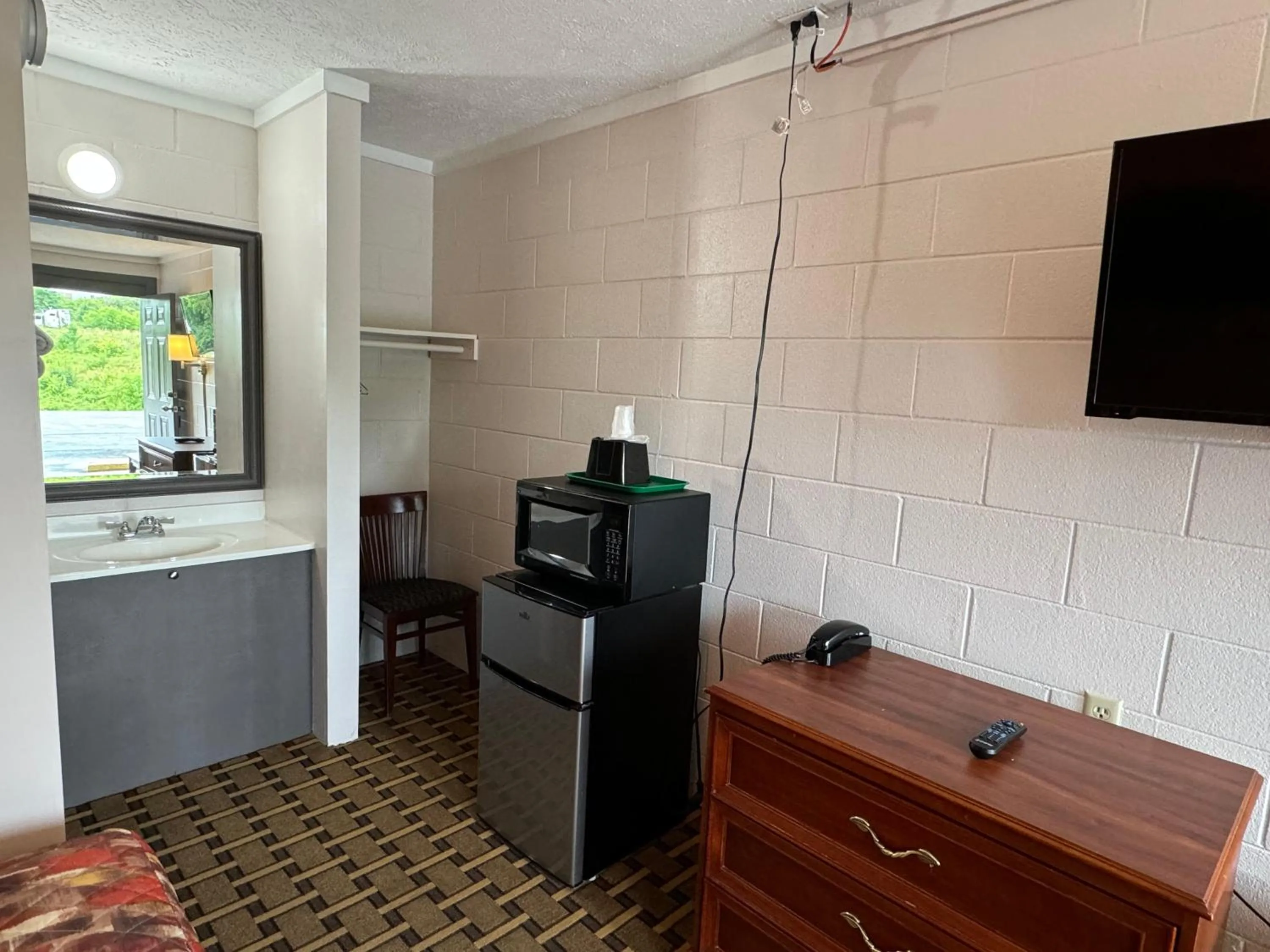 Bedroom in Economy Inn