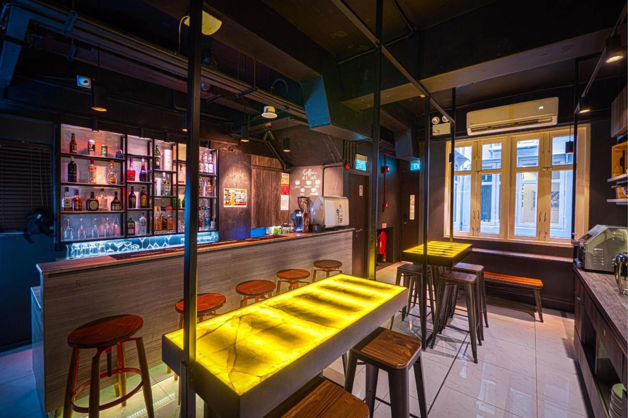Lounge or bar in CUBE Boutique Capsule Hotel at Chinatown