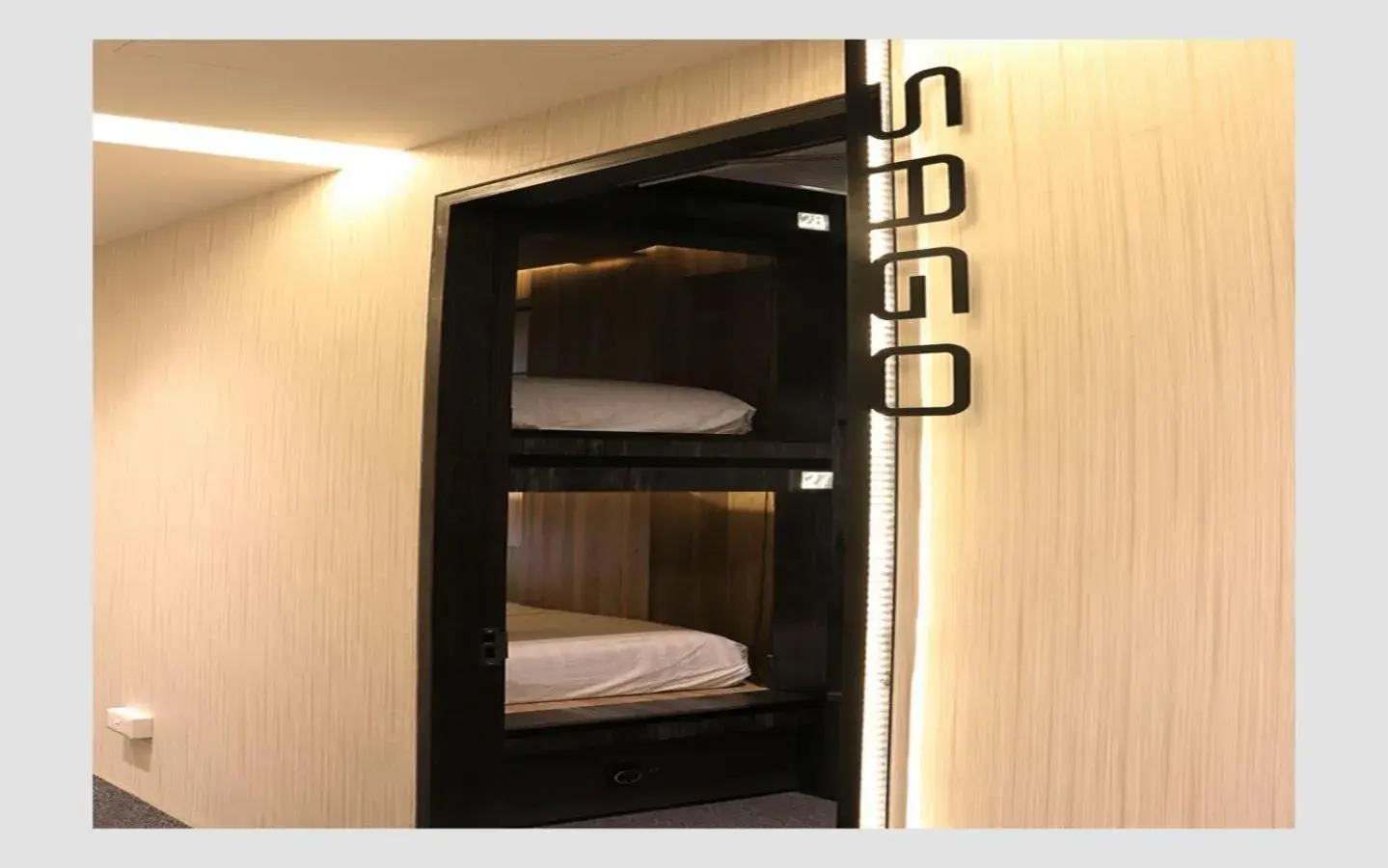 Private Room with 4 Single Capsules in CUBE Boutique Capsule Hotel at Chinatown Private Room with 4 Single Capsules in CUBE Boutique Capsule Hotel at Chinatown