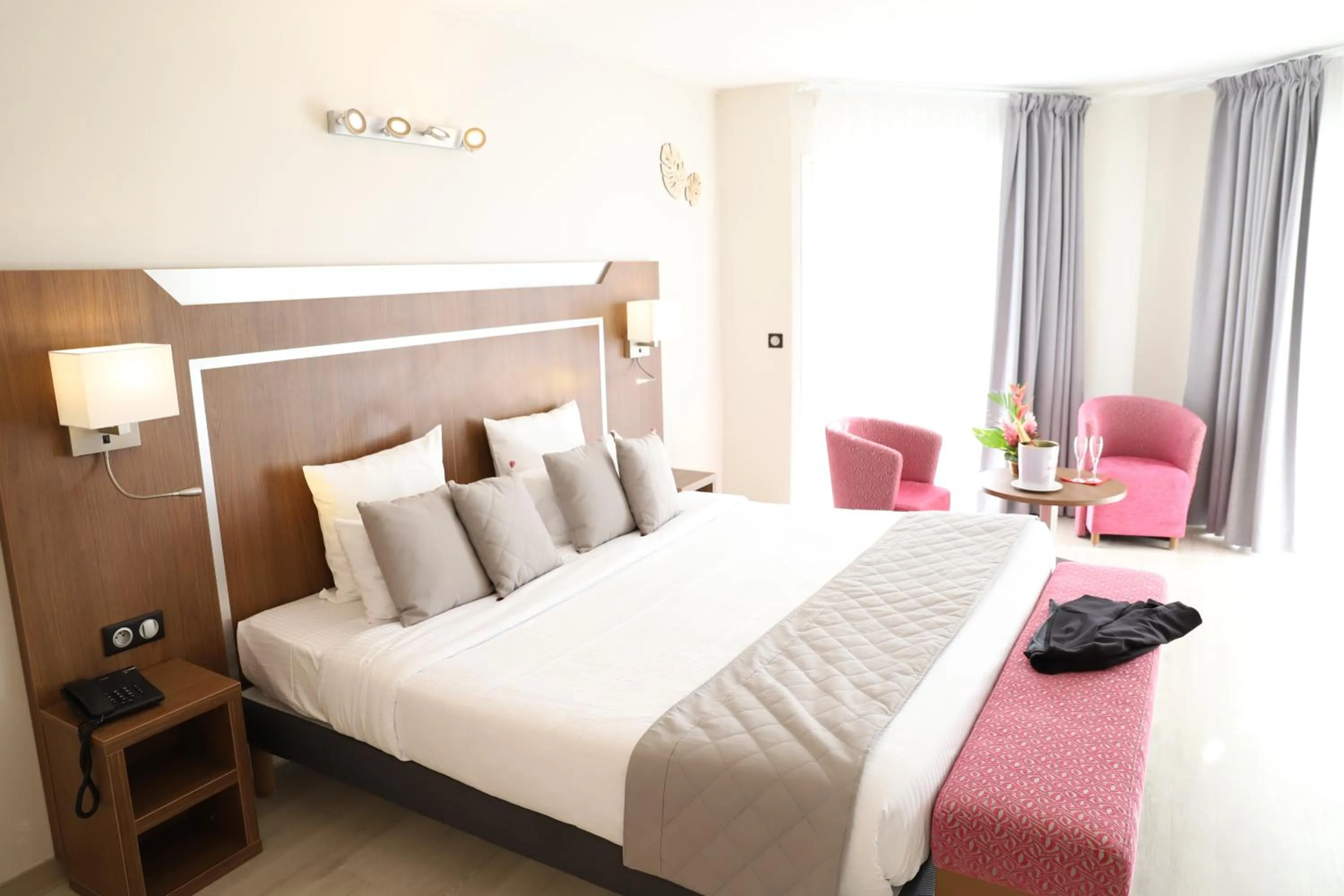 Bed in Hôtel Saint-Georges