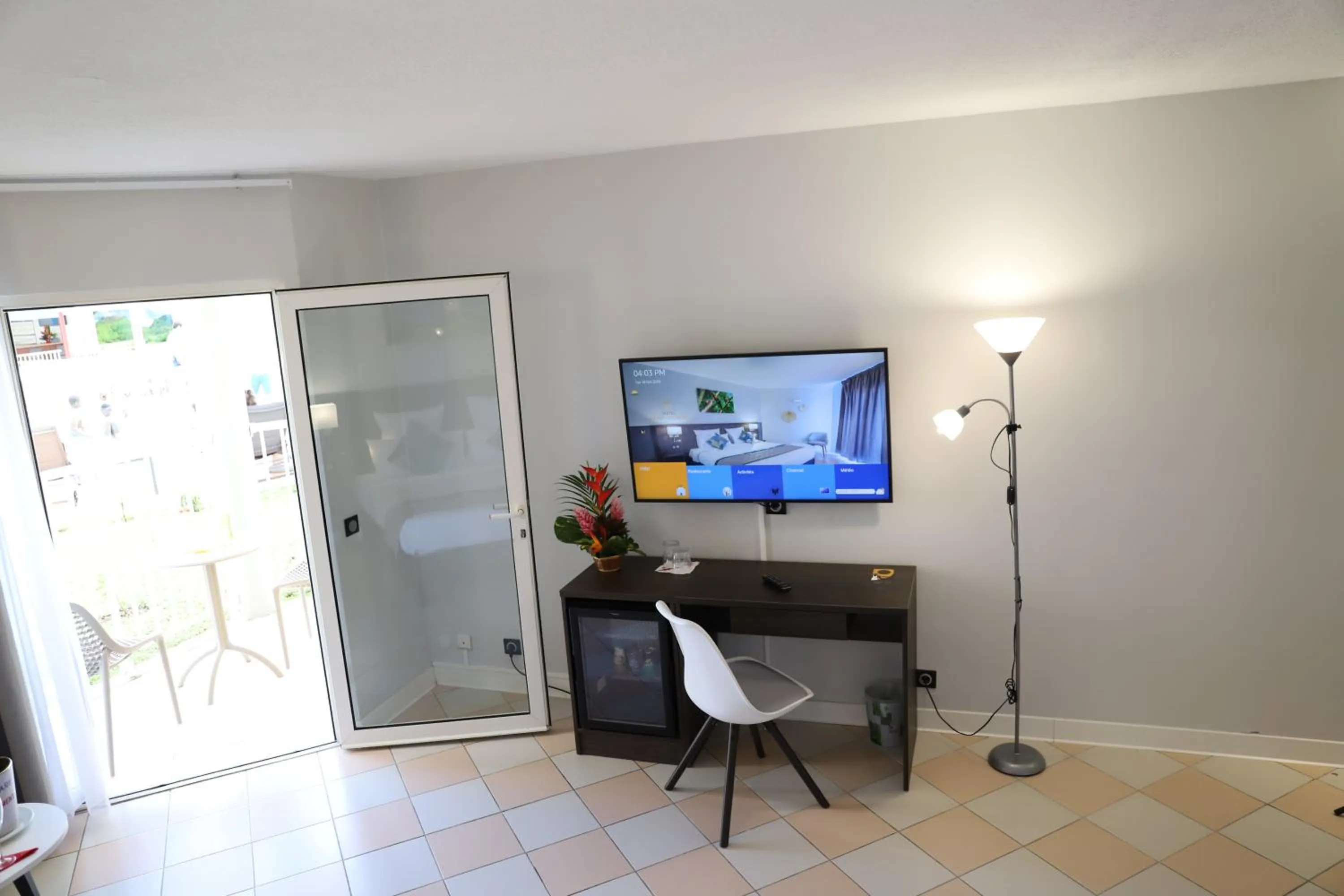 TV and multimedia in Hôtel Saint-Georges