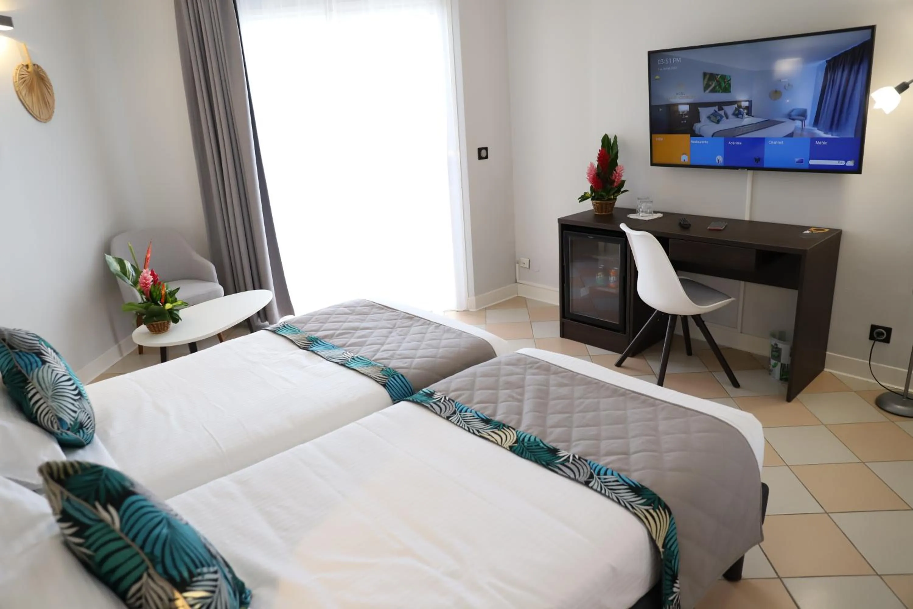 Photo of the whole room, Bed in Hôtel Saint-Georges