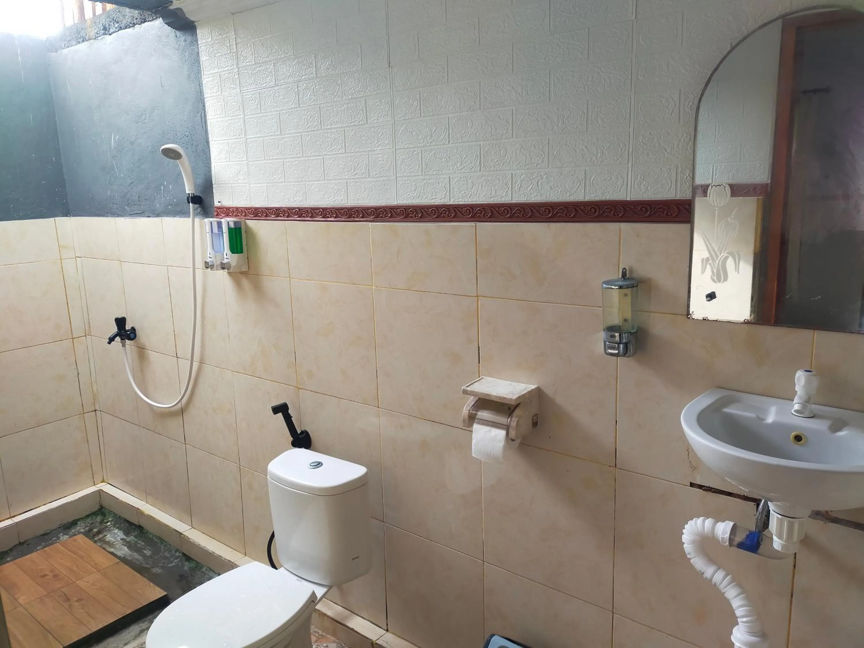 Shower in The Rahayu Cottage