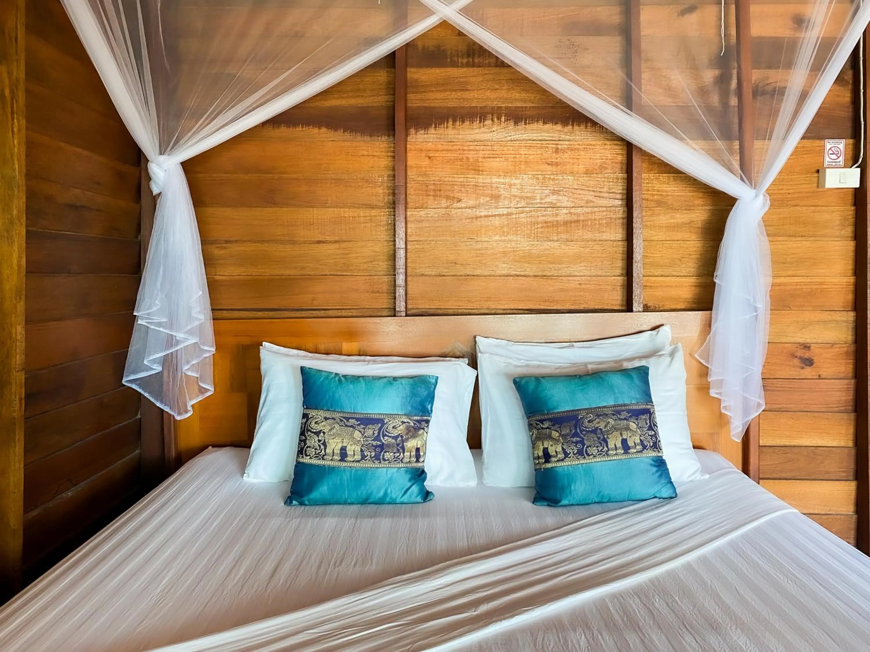 Bed in Lipe Beach Resort