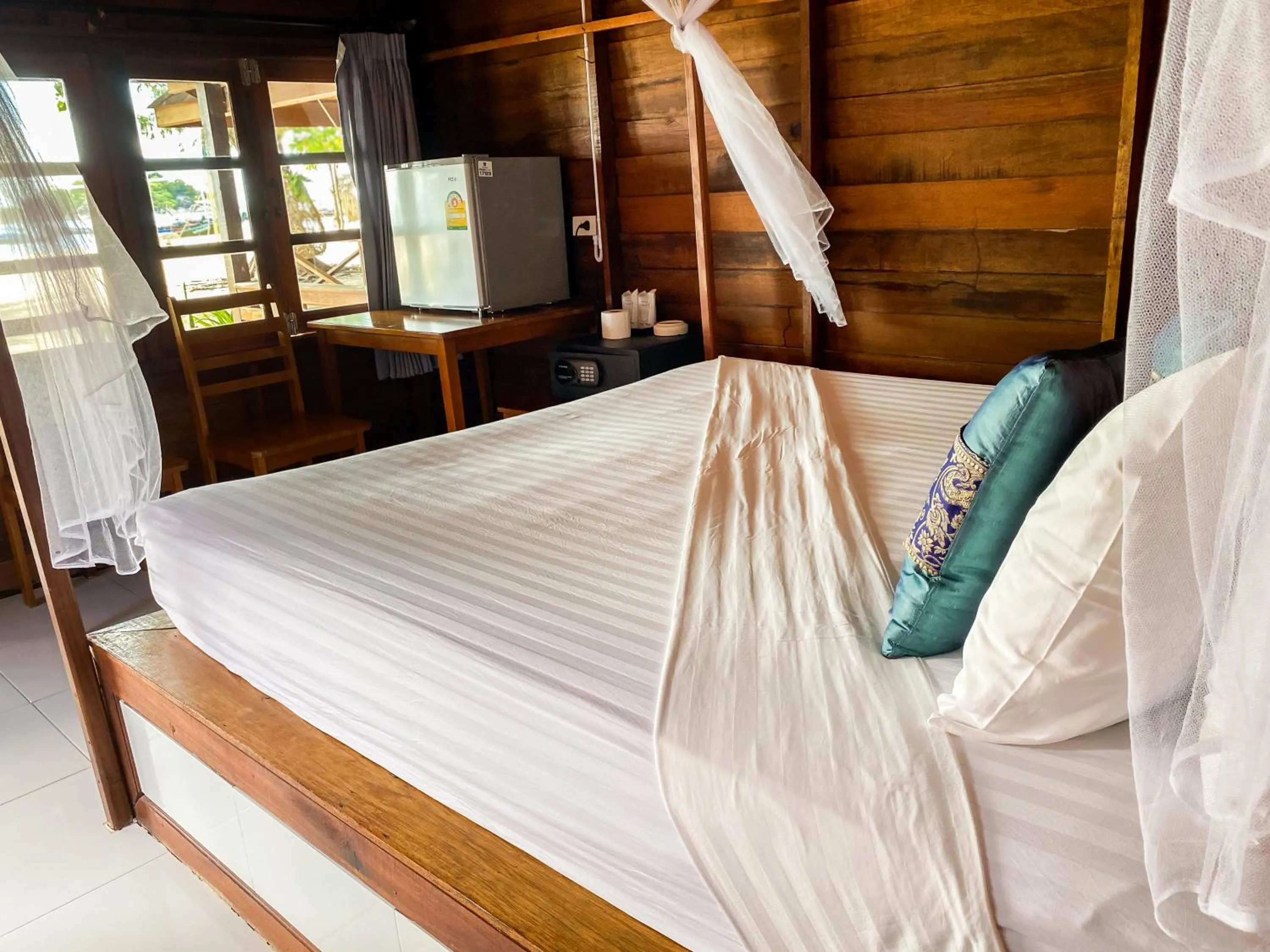 Bed in Lipe Beach Resort
