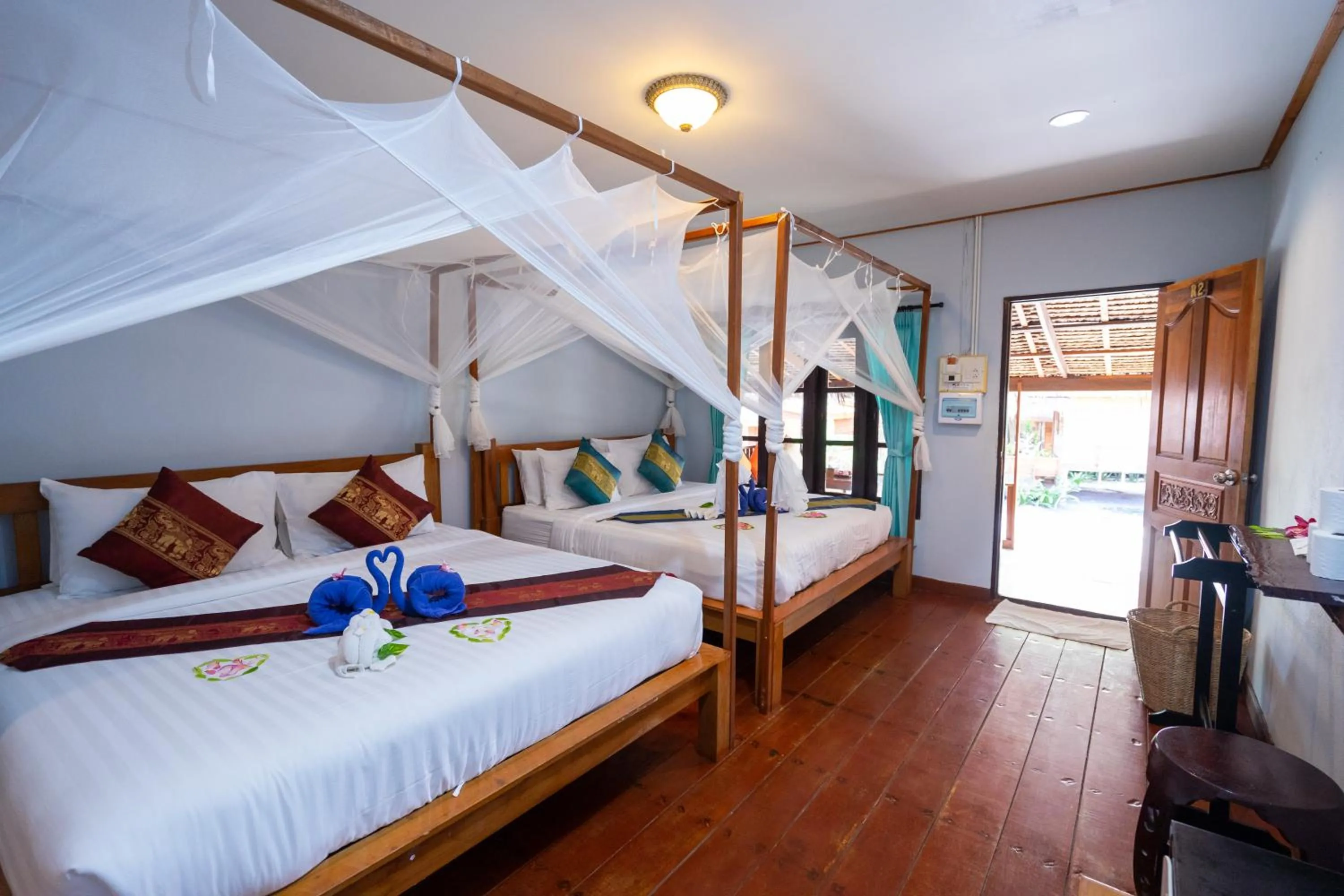 Bed in Lipe Beach Resort