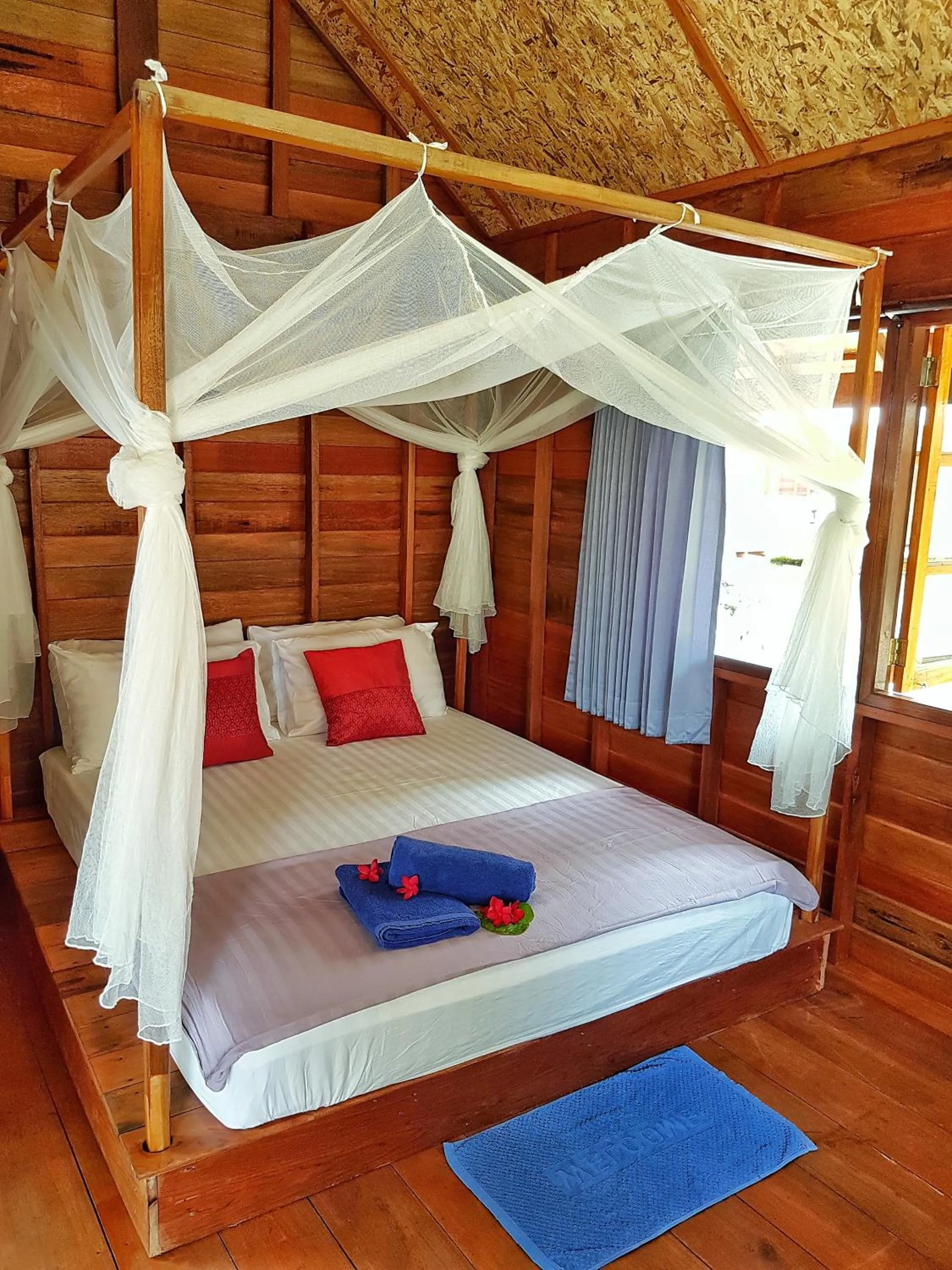 Bed in Lipe Beach Resort