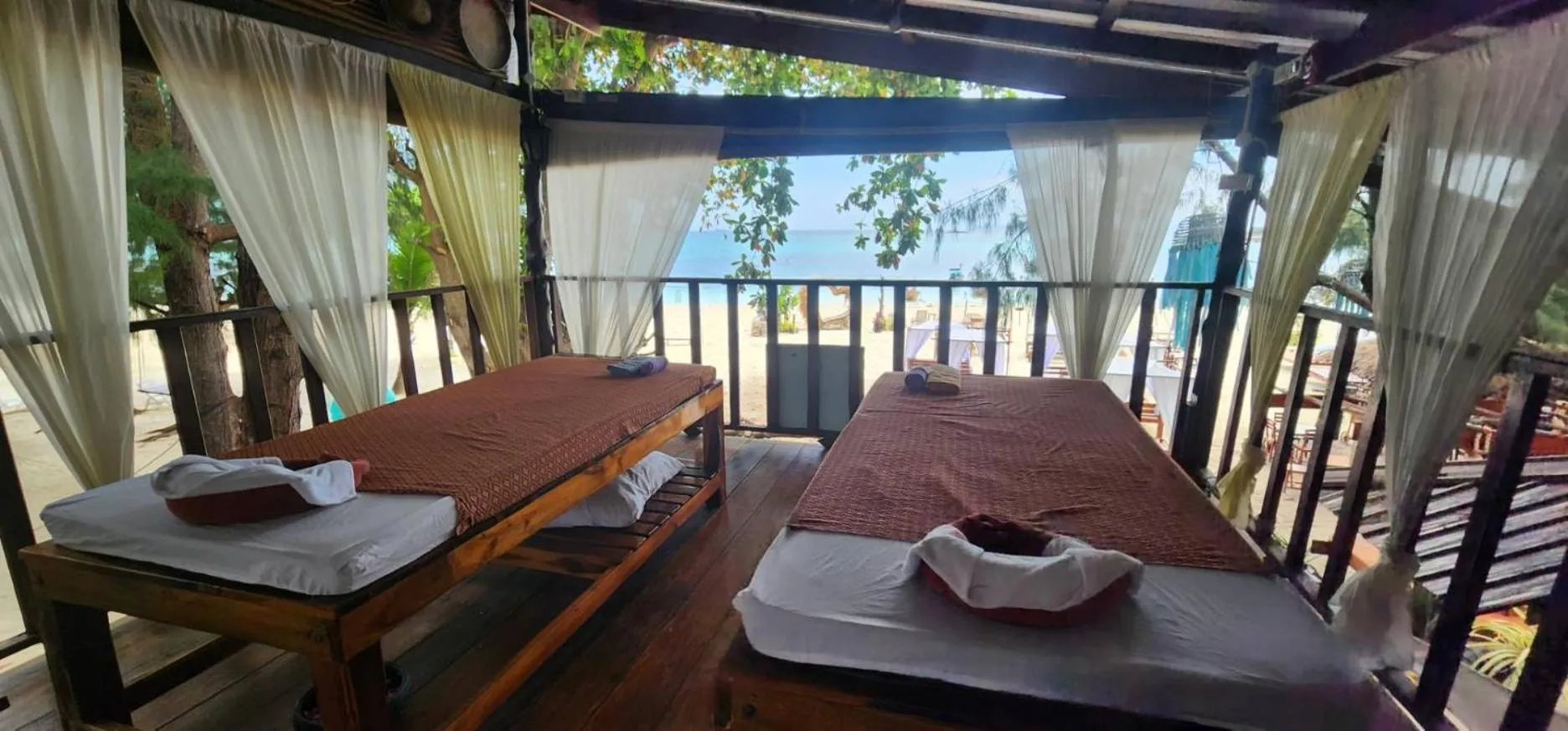 Bed in Lipe Beach Resort