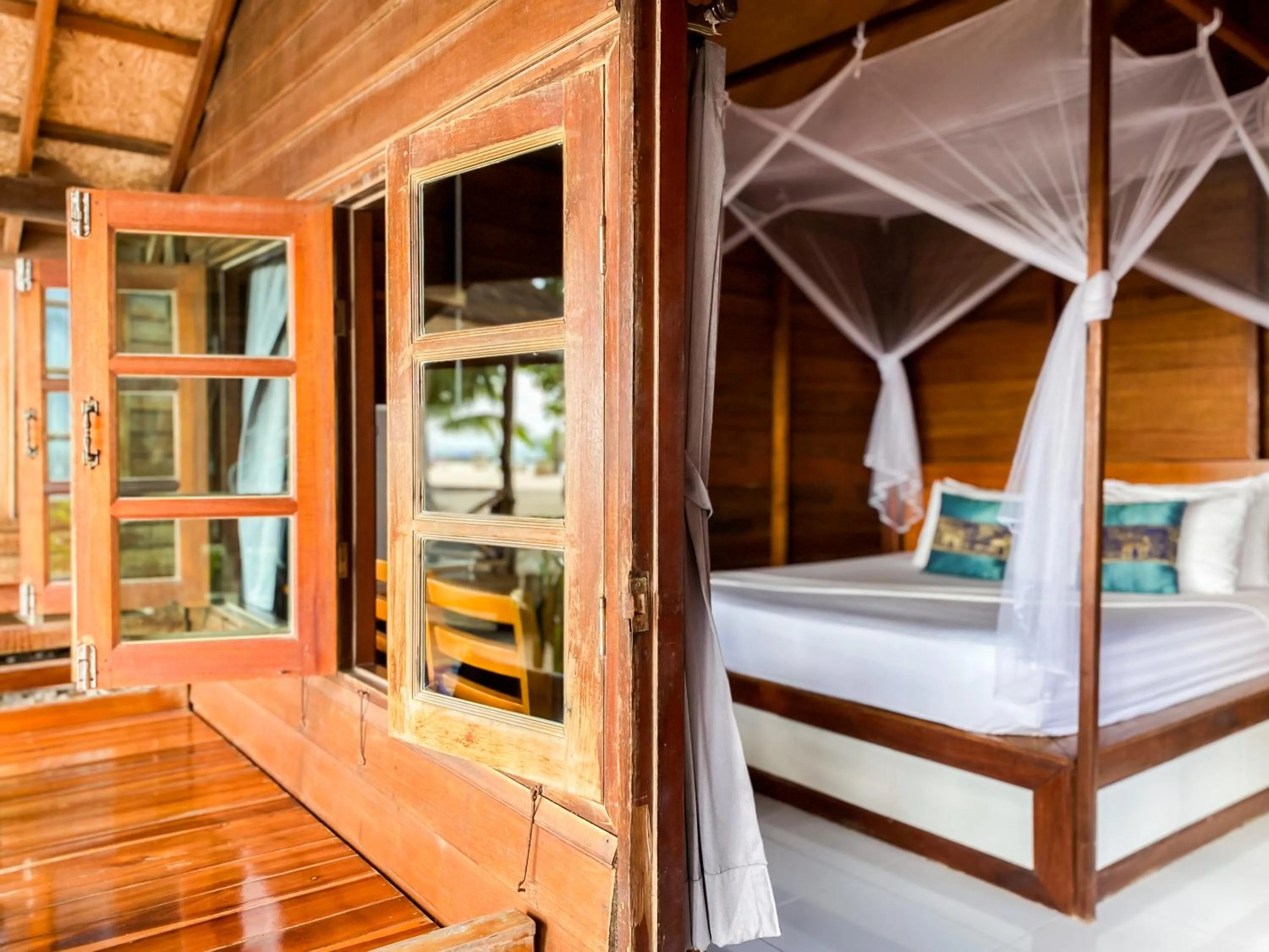 Bed in Lipe Beach Resort