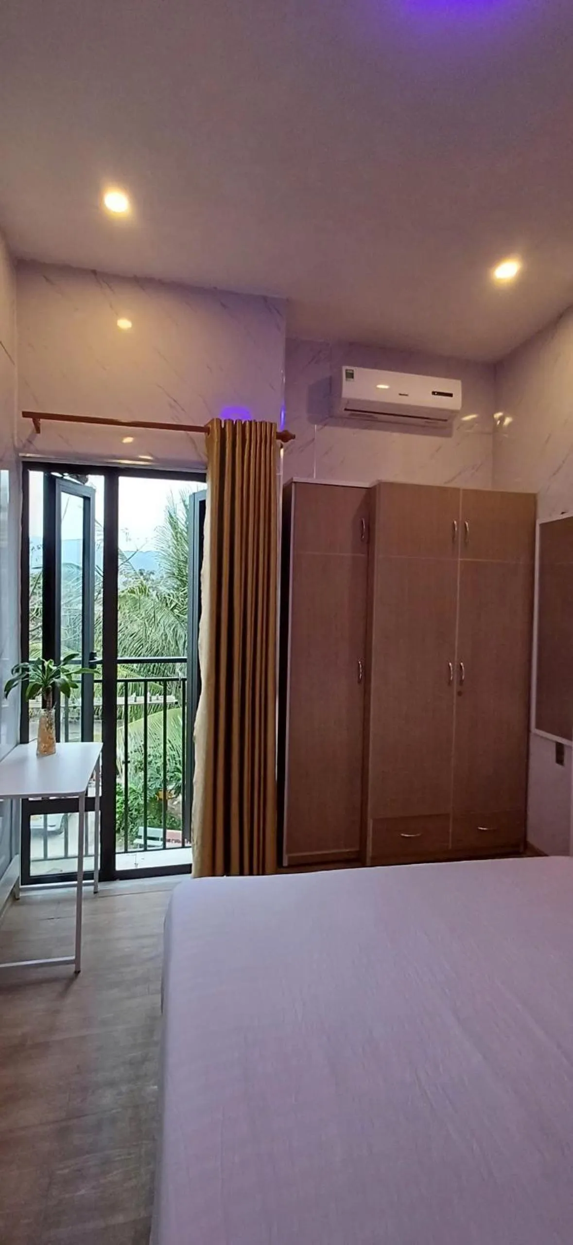 wardrobe, Bed in Seashine Apartment