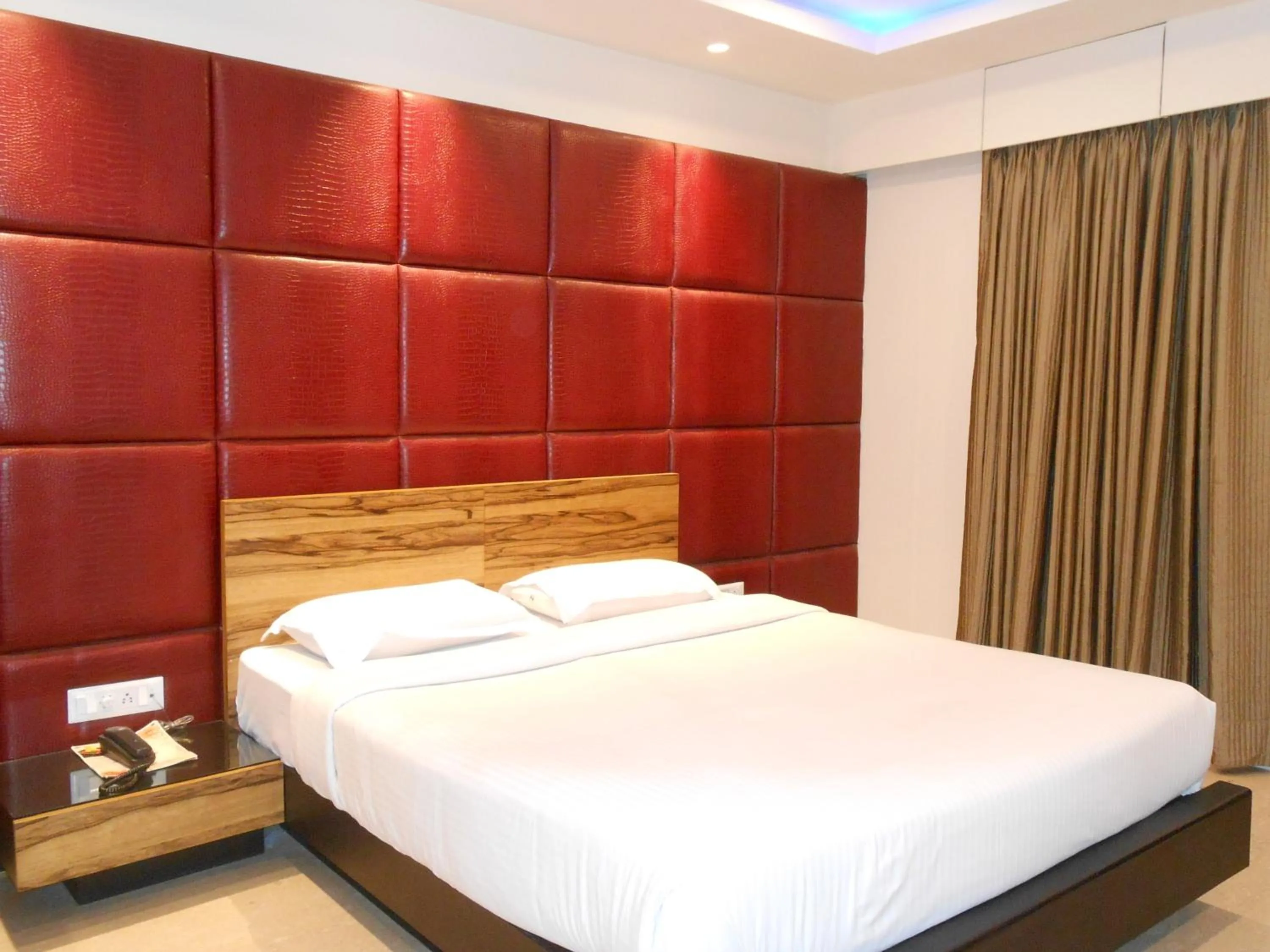 Bed in Hotel Aston International