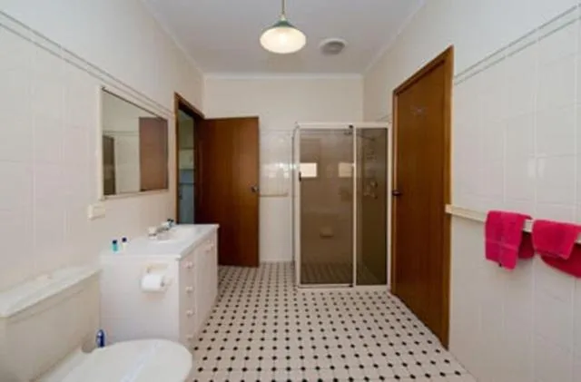 Bathroom in Barmera Lake Resort Motel