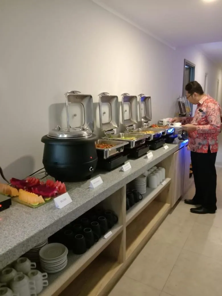 Food and drinks in Kaloka Airport Hotel