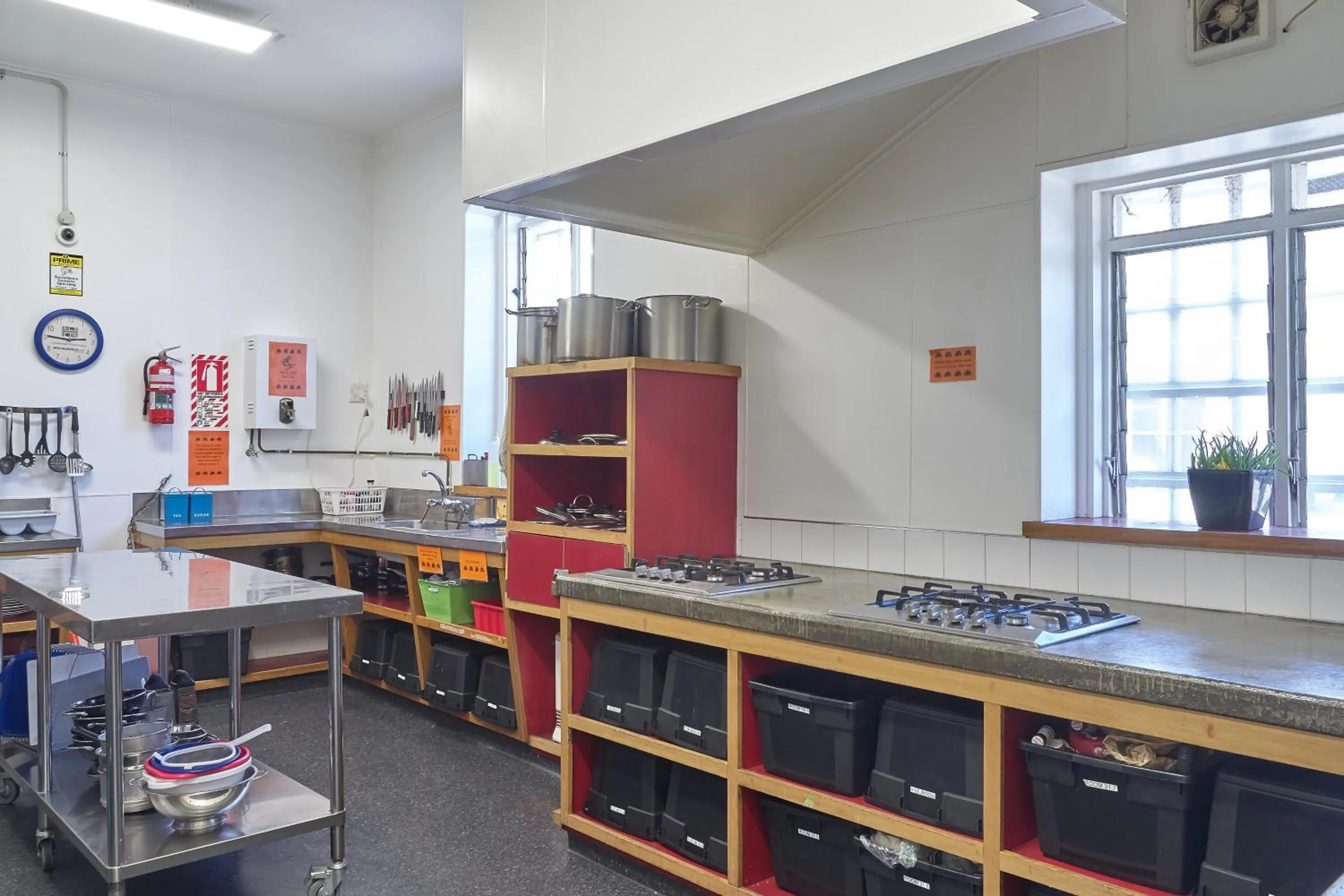 Kitchen or kitchenette in Jailhouse Accommodation
