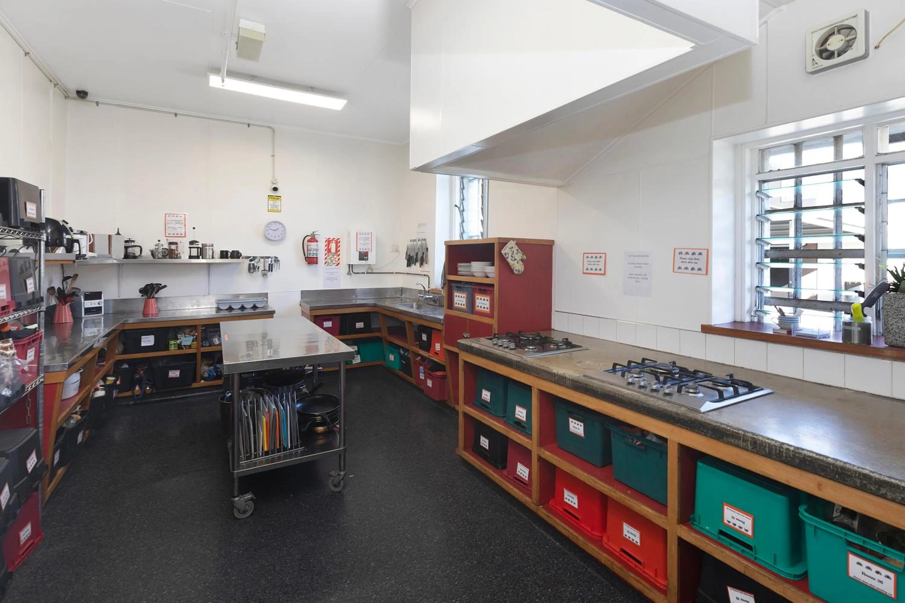 Kitchen or kitchenette in Jailhouse Accommodation