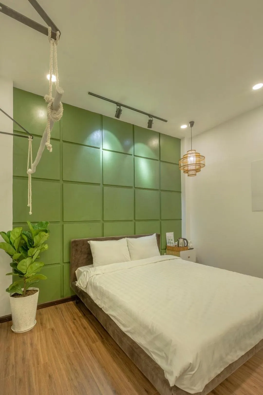 Bedroom, Bed in Seven A Hotel