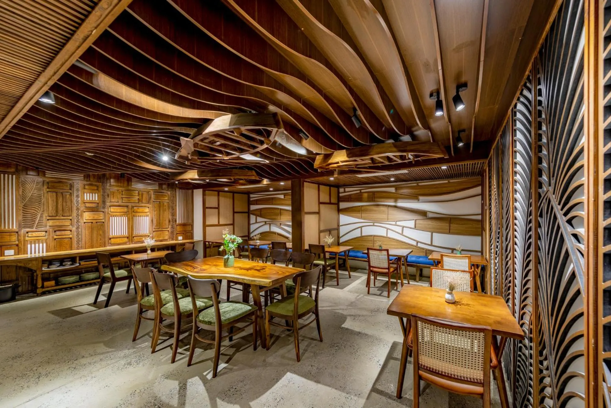 Restaurant/places to eat in Minh Boutique