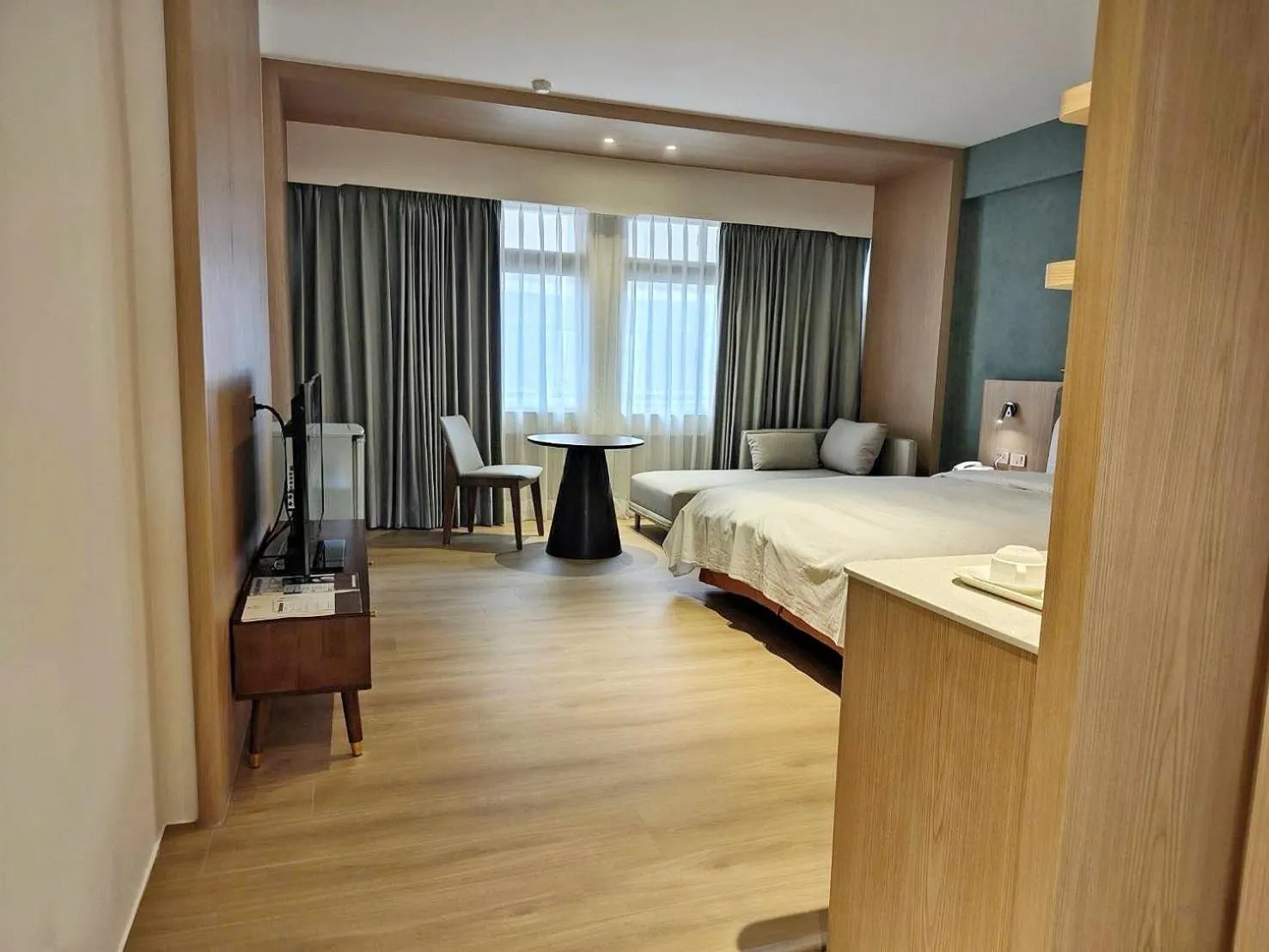 Bedroom, Bed in East Coast Hotel