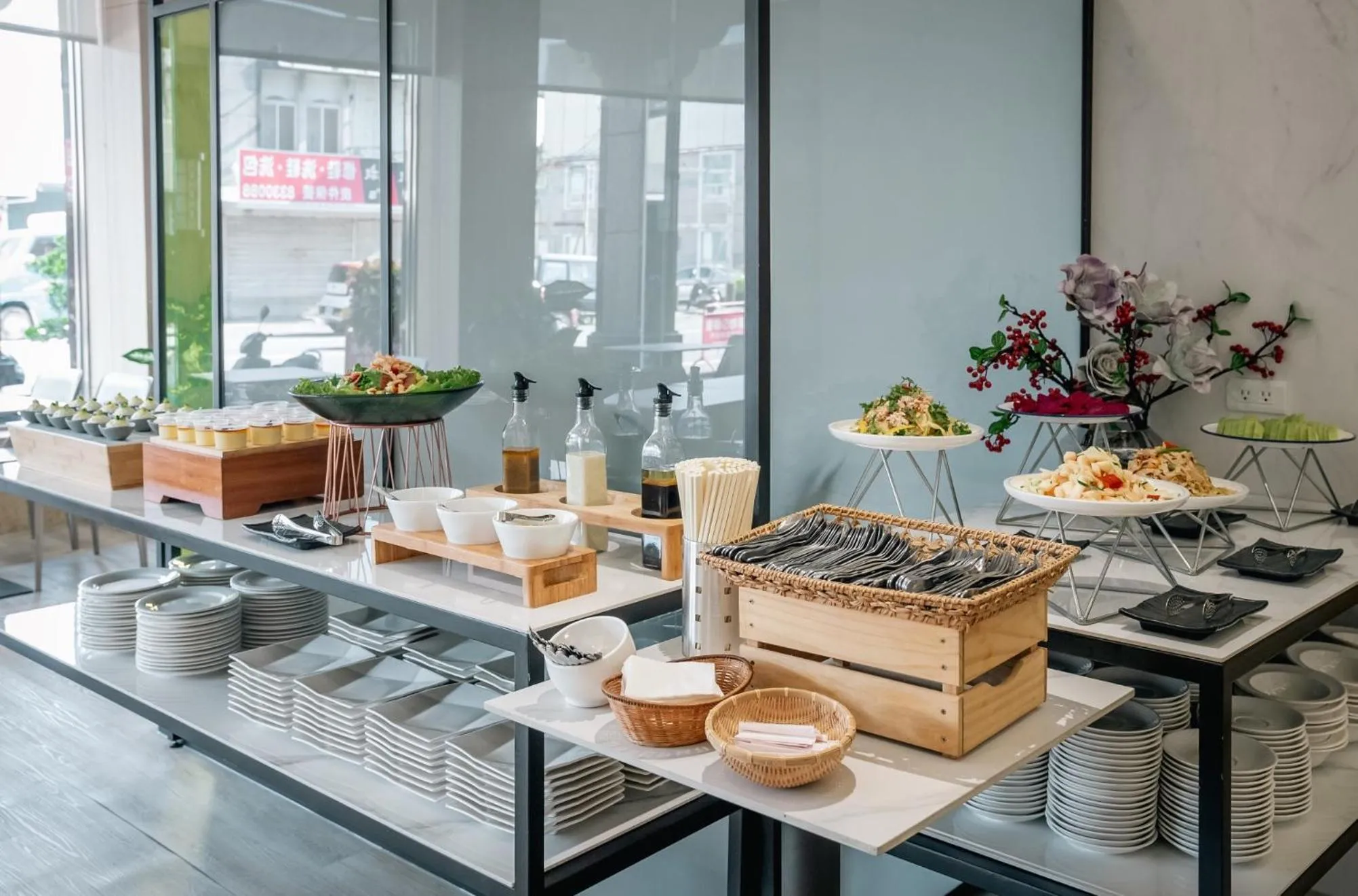 Restaurant/places to eat in East Coast Hotel