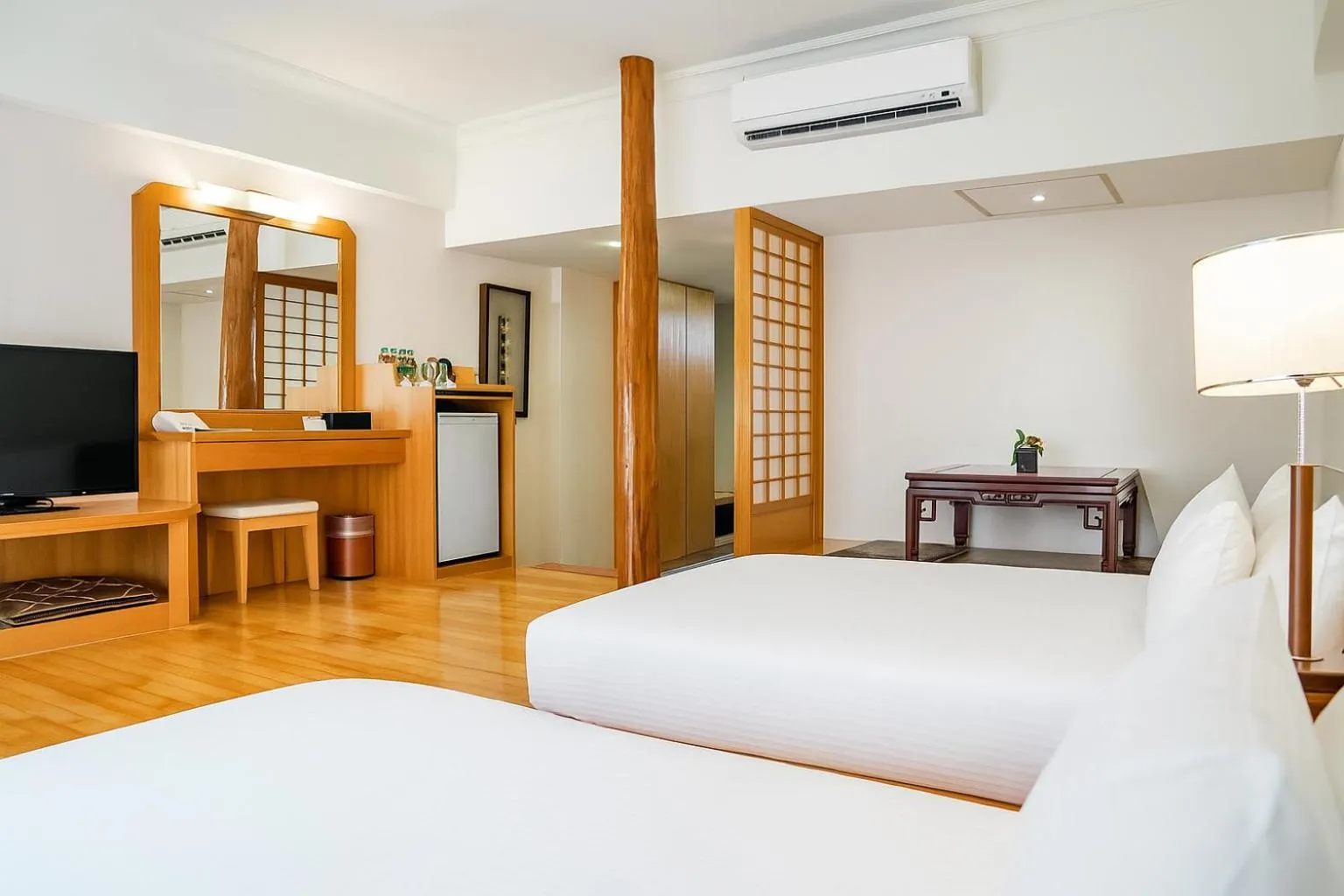 Bedroom, Bed in East Coast Hotel