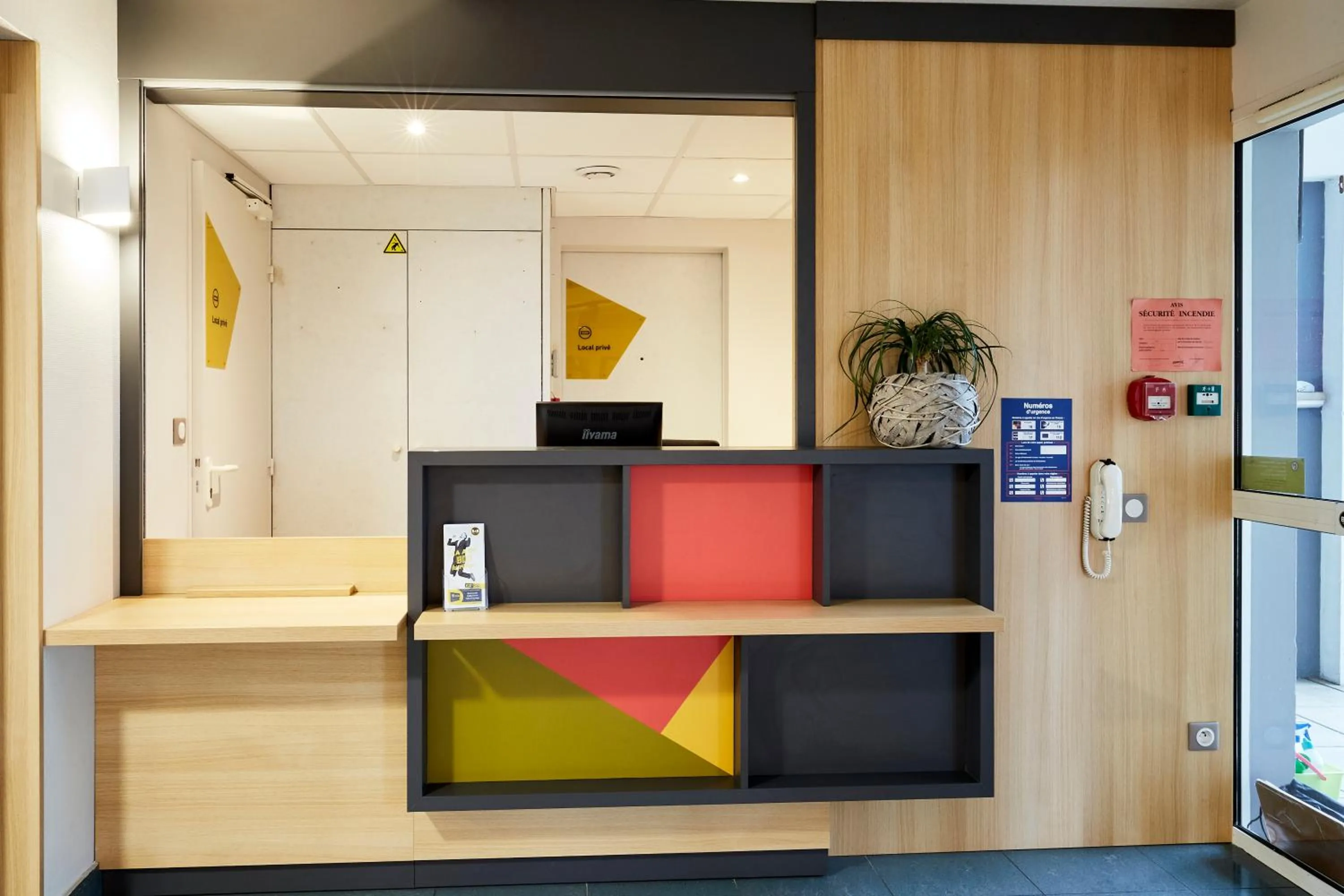 Lobby or reception, Bed in B&B HOTEL AVRANCHES Baie du Mont St-Michel