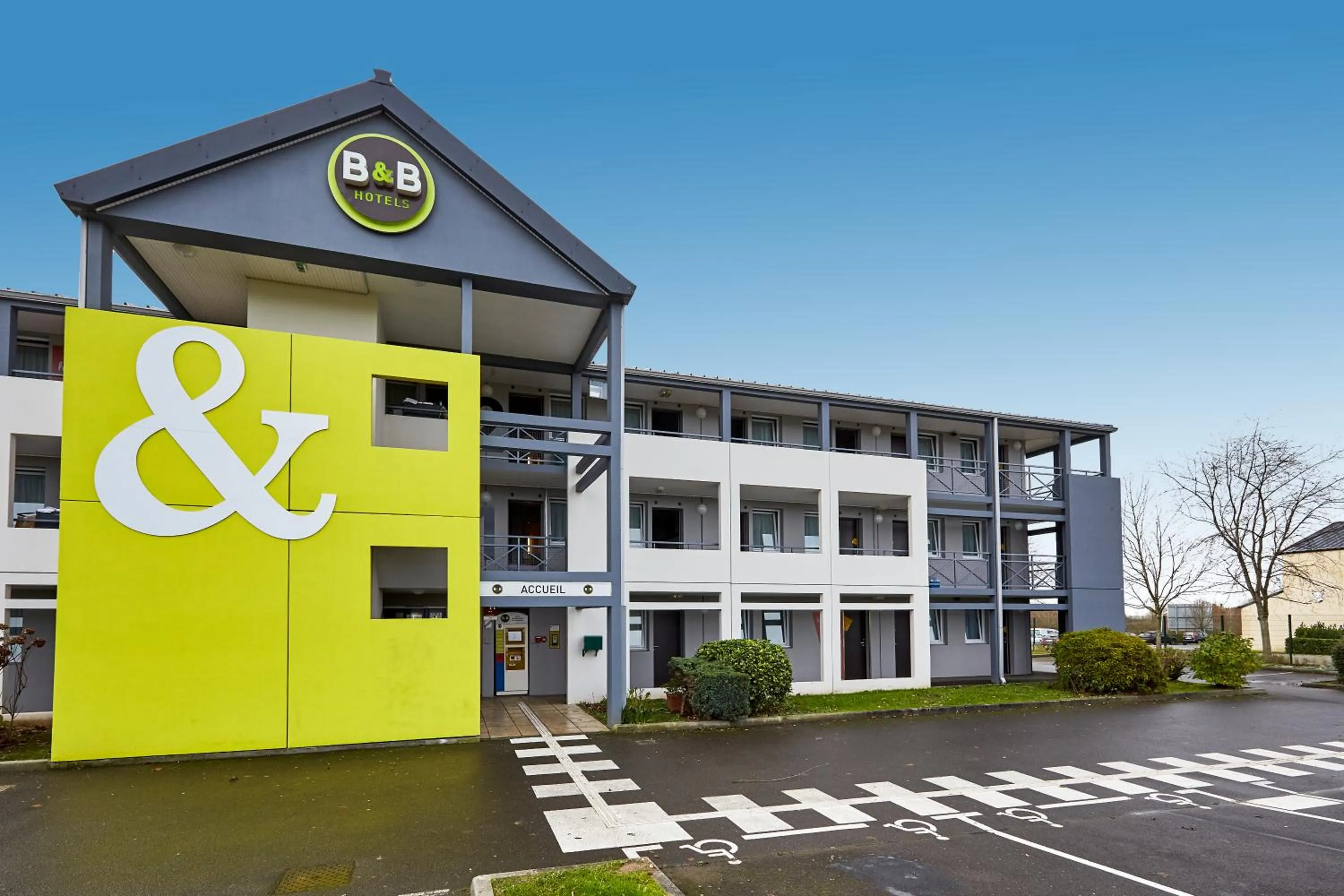 Facade/entrance in B&B HOTEL AVRANCHES Baie du Mont St-Michel