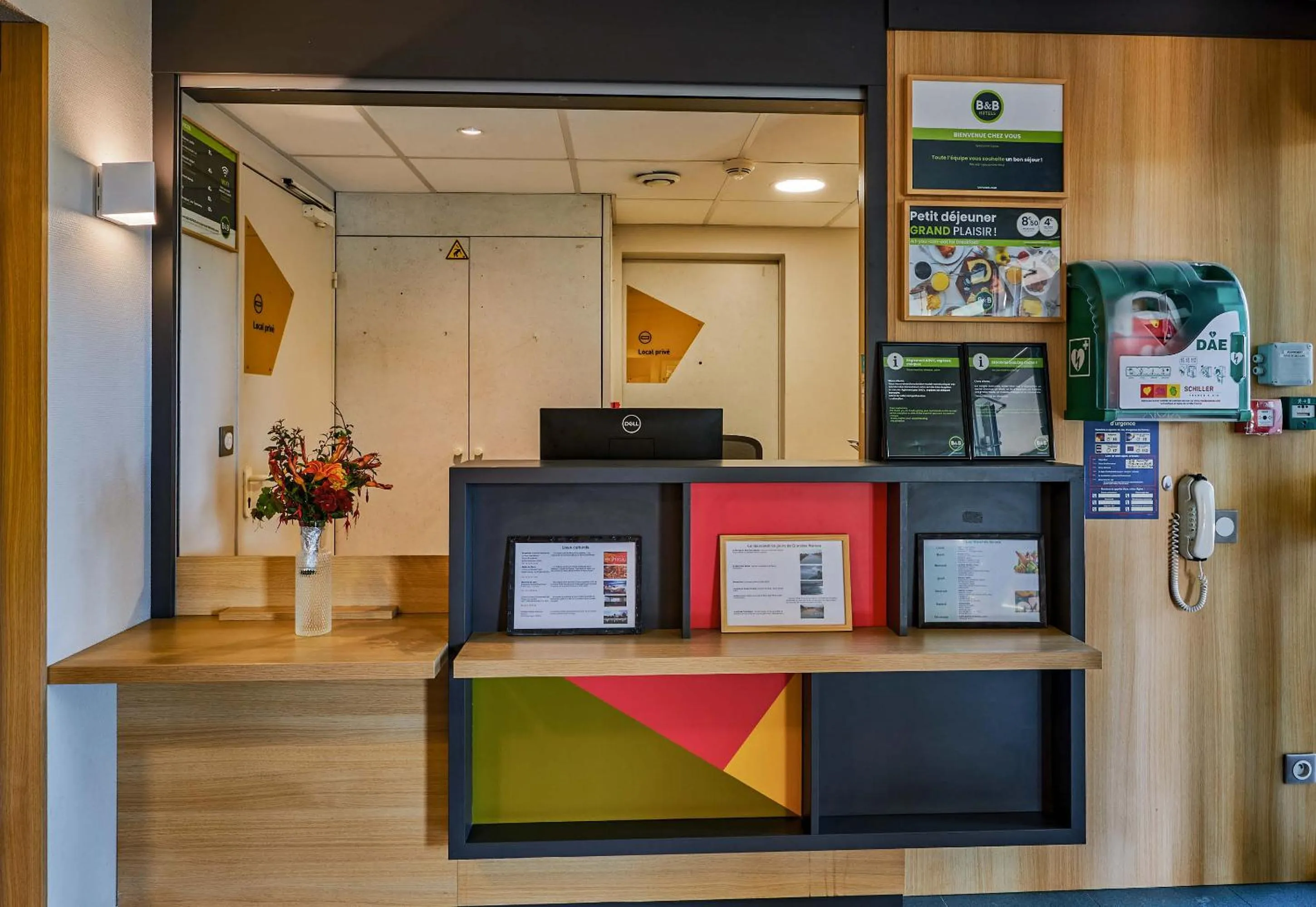 Lobby or reception in B&B HOTEL AVRANCHES Baie du Mont St-Michel