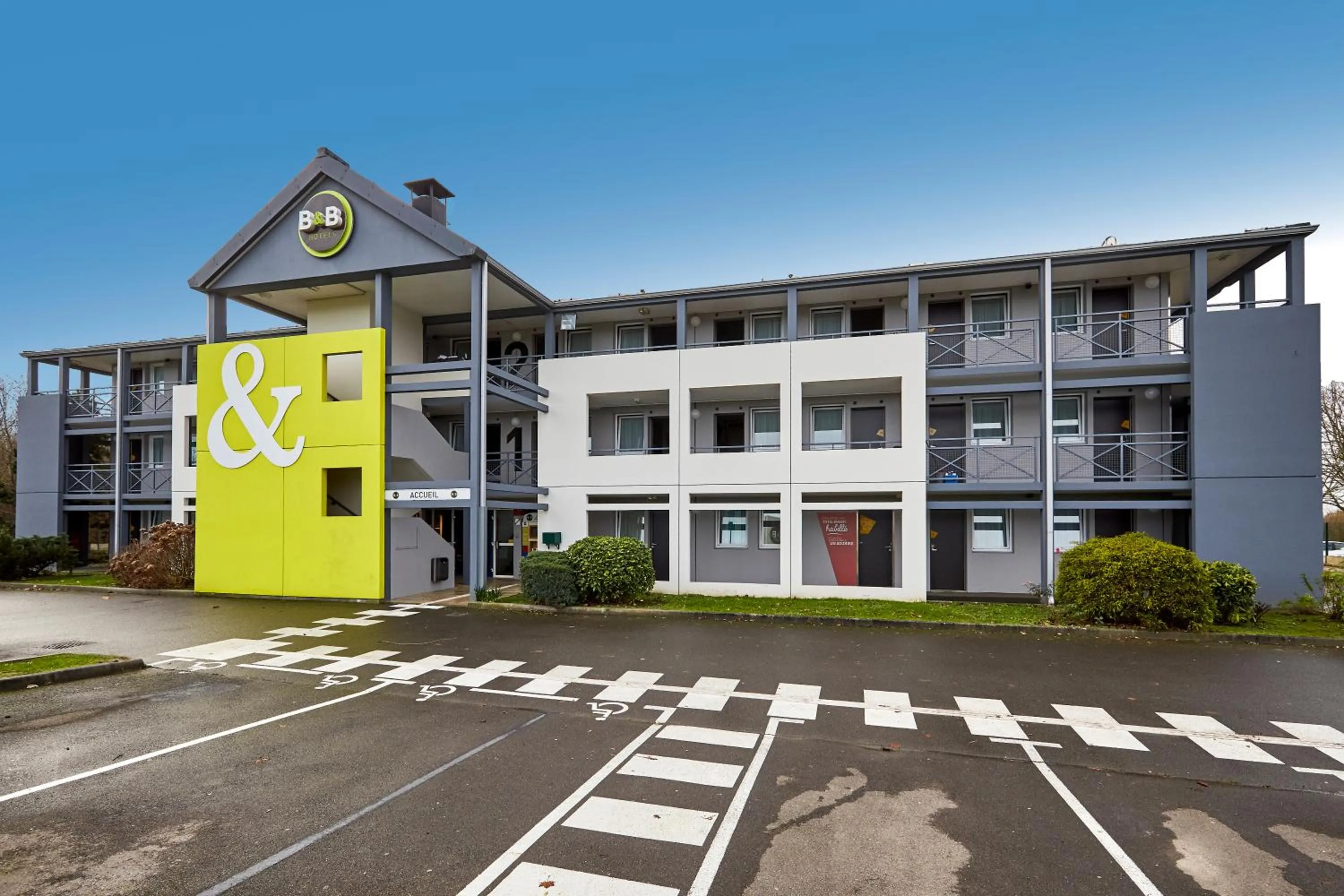 Facade/entrance in B&B HOTEL AVRANCHES Baie du Mont St-Michel