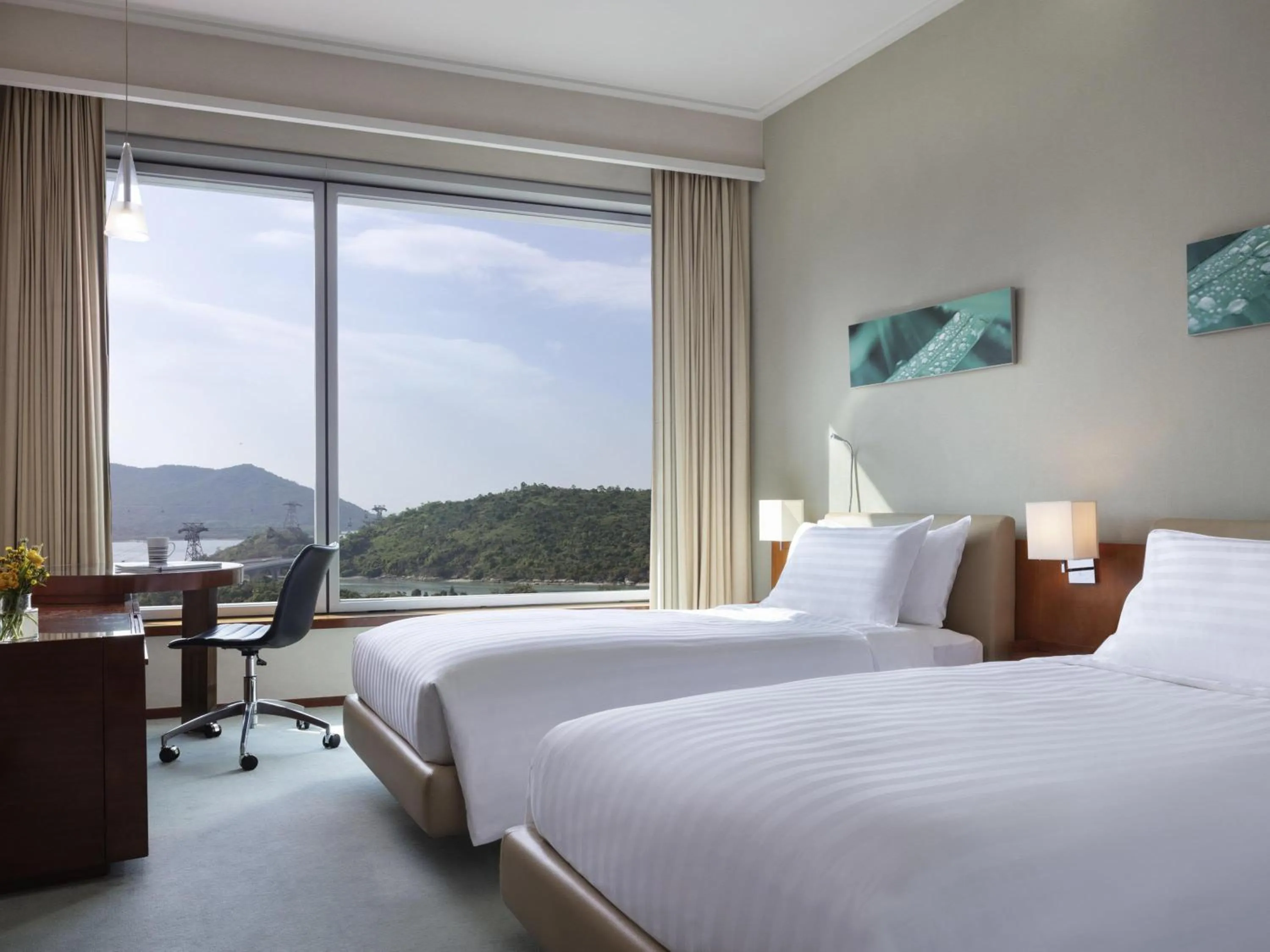 Bedroom, Bed in Novotel Citygate Hong Kong