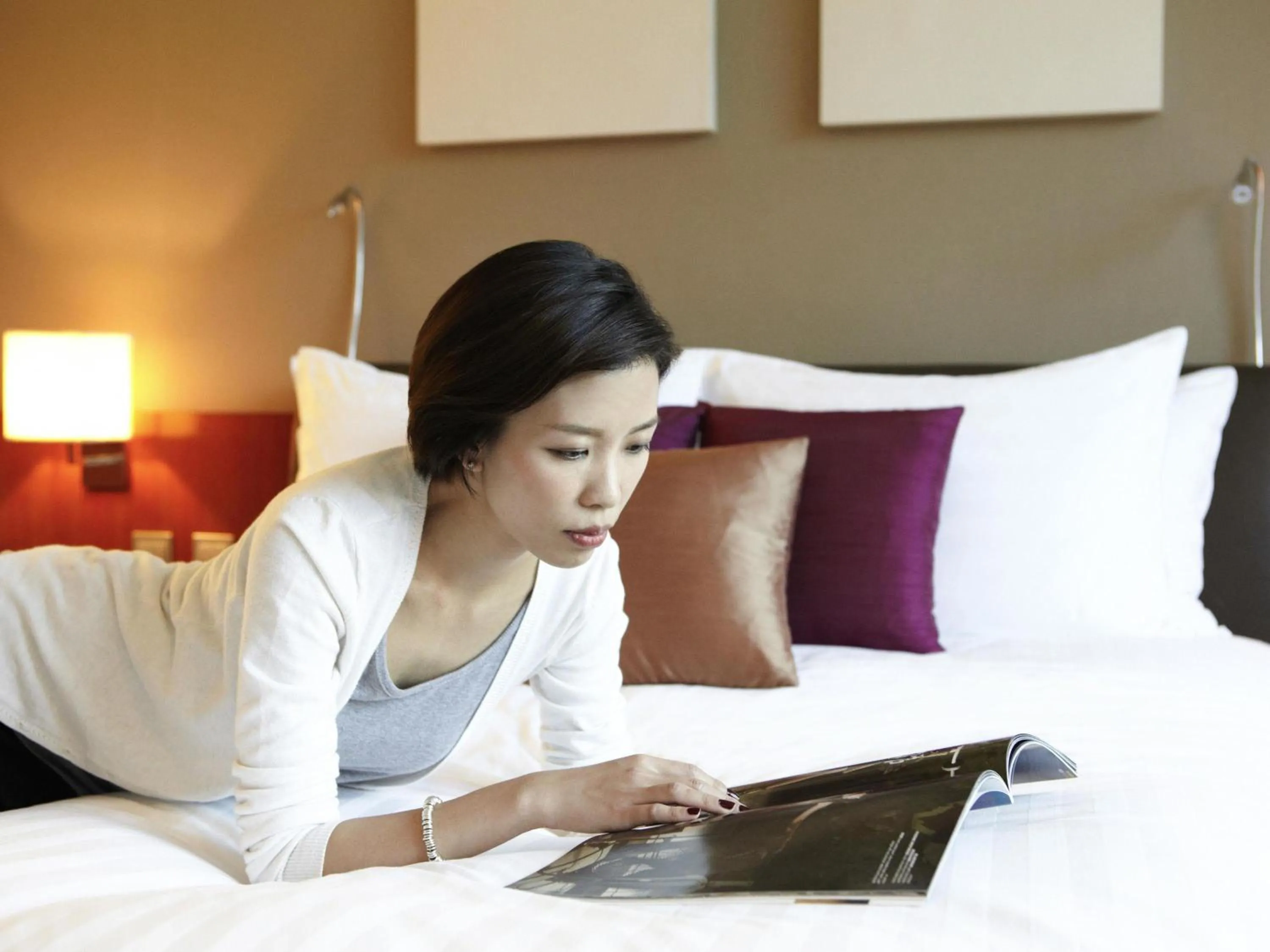 Bedroom, Bed in Novotel Citygate Hong Kong