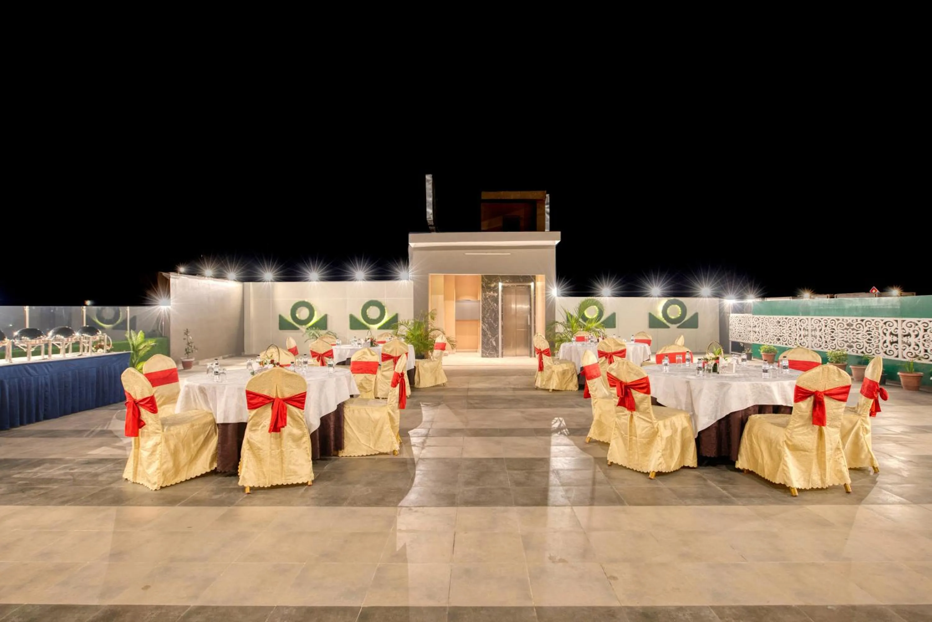 Banquet/Function facilities in OM Clarks Inn Raebareli