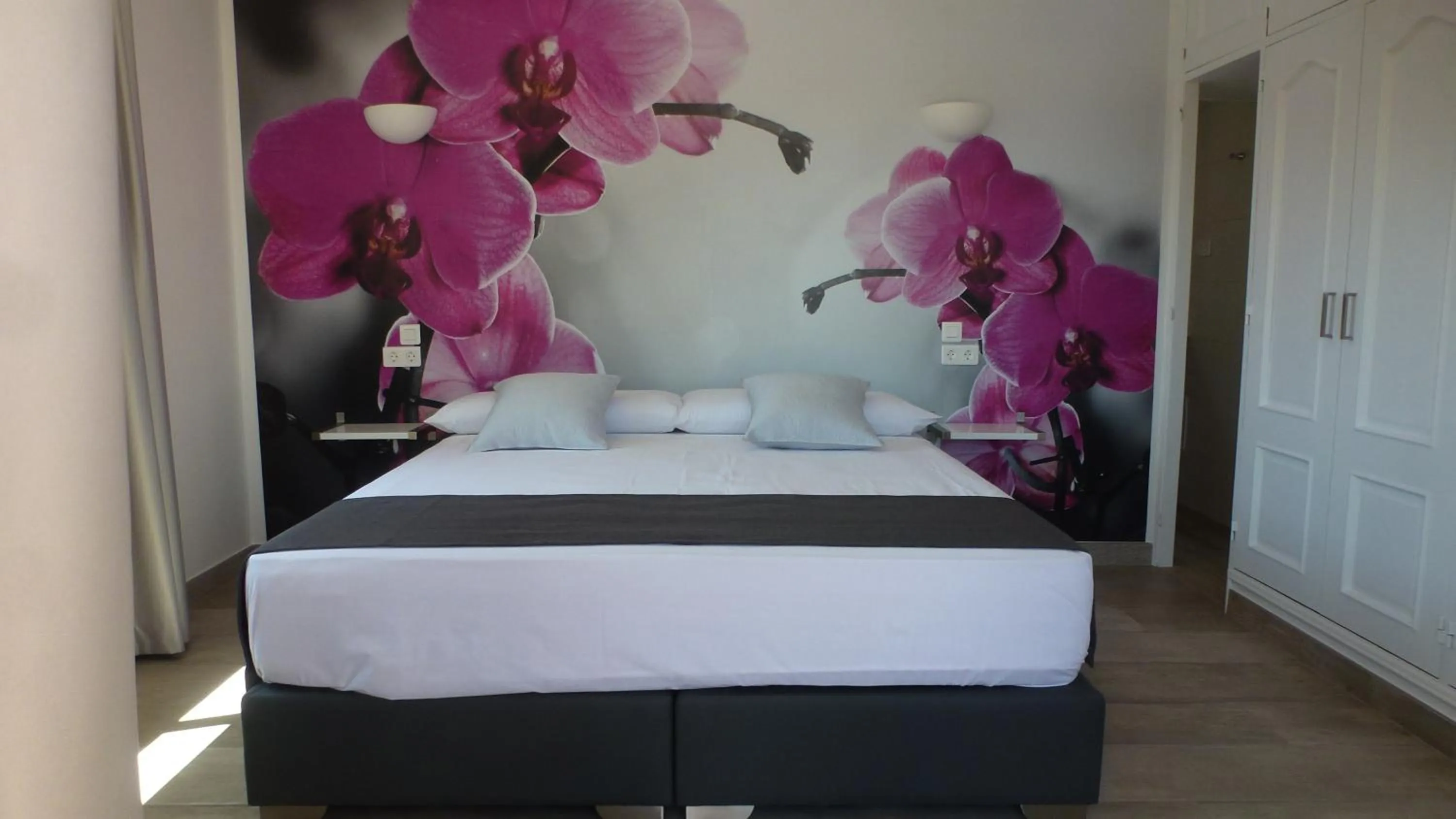 Photo of the whole room in VILLA L'ESTAQUE