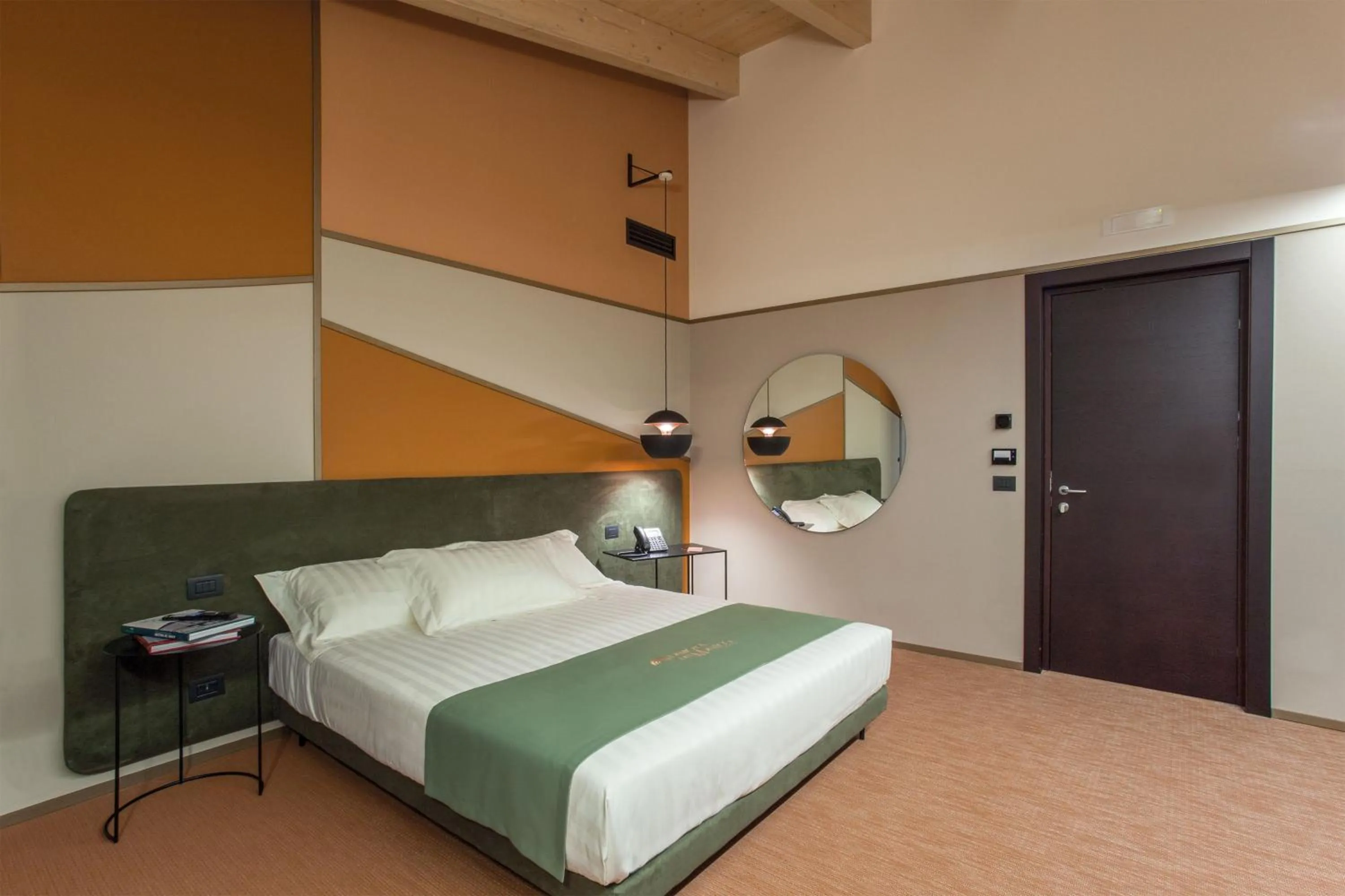 Bed in Best Western Plus Dimora del Monaco