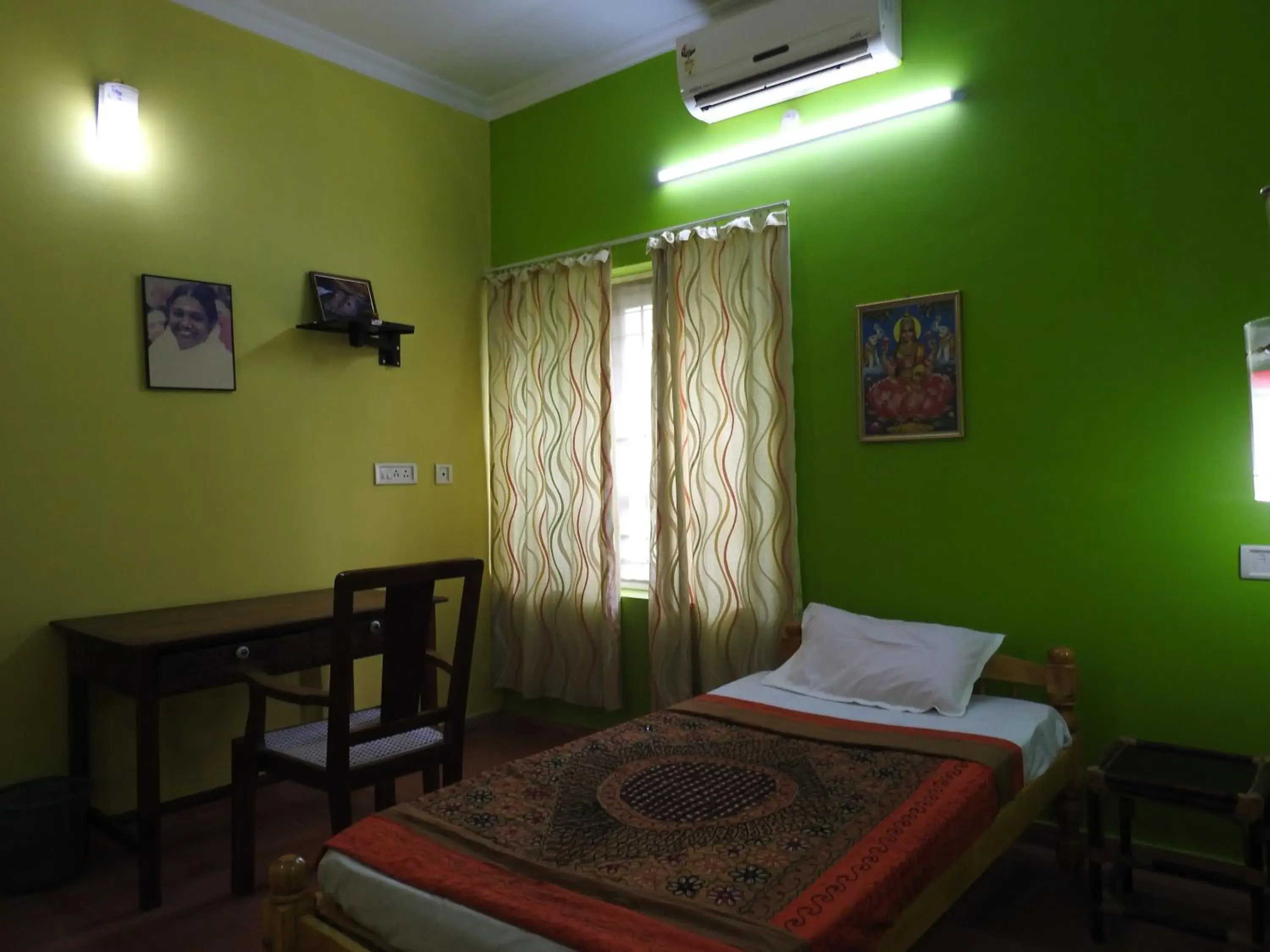 Single Room with Bathroom - single occupancy in Kadalamma Beach Homestay Single Room with Bathroom - single occupancy in Kadalamma Beach Homestay