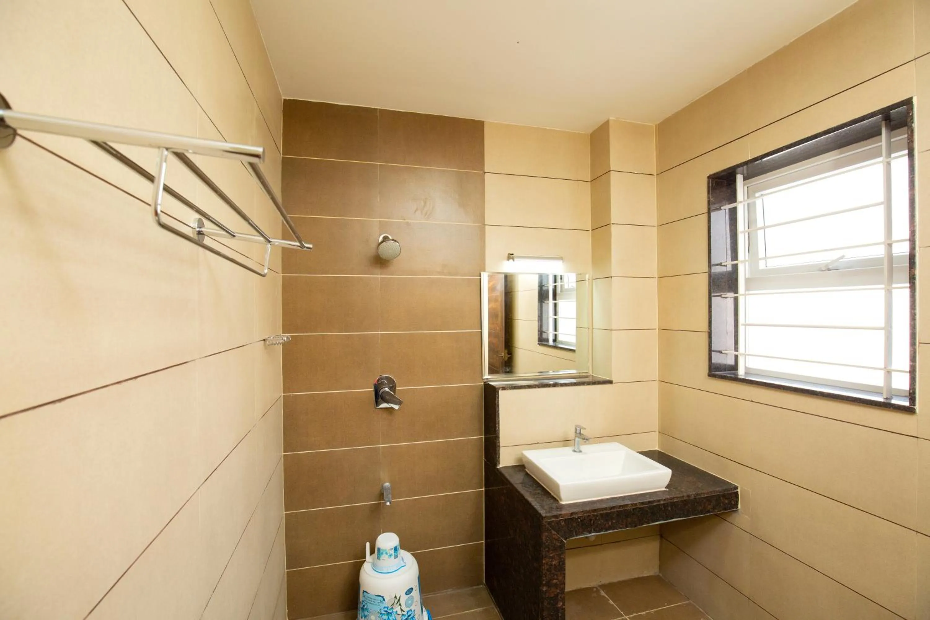 Bathroom in Ponnis Hotel