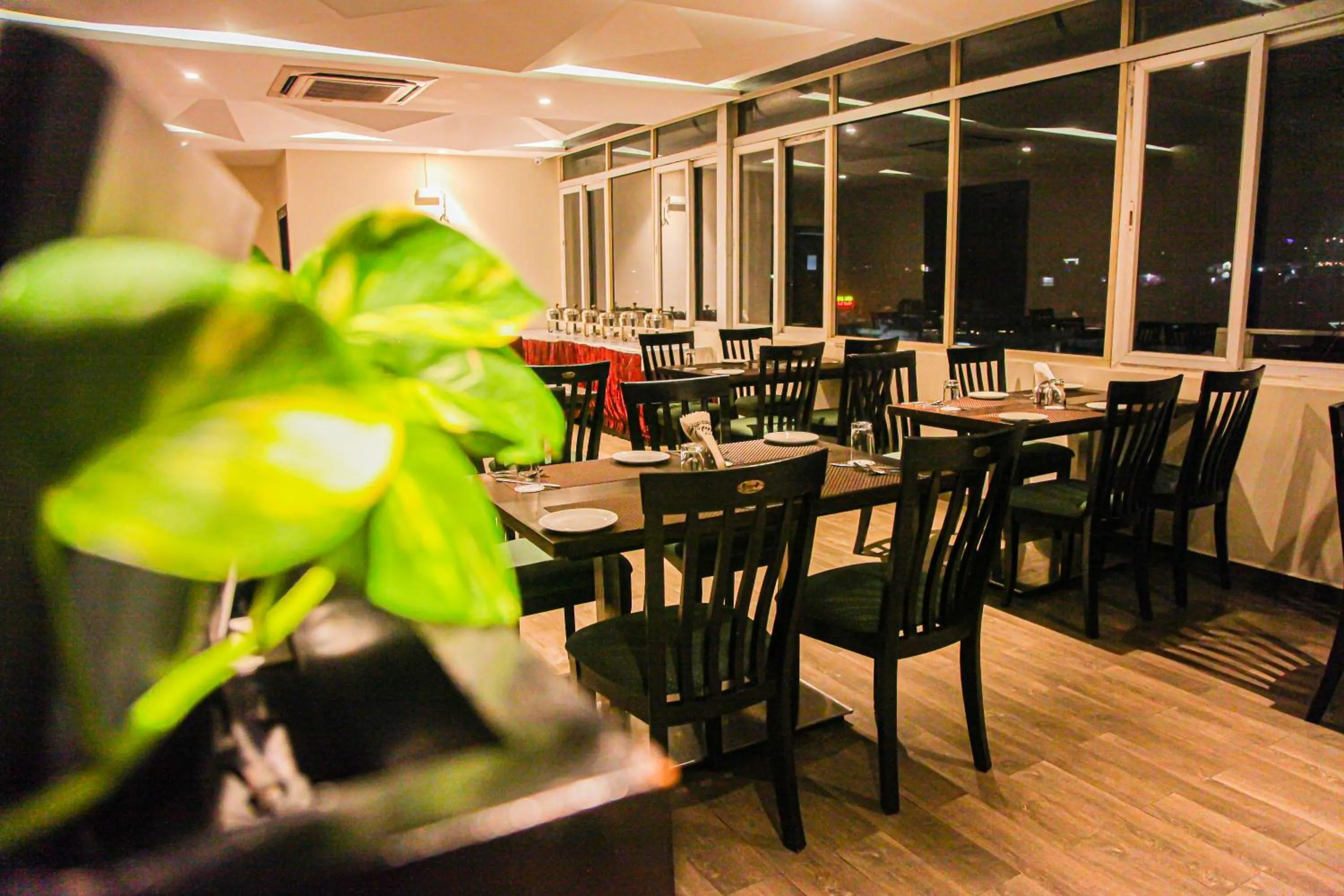 Restaurant/places to eat in J Hotel