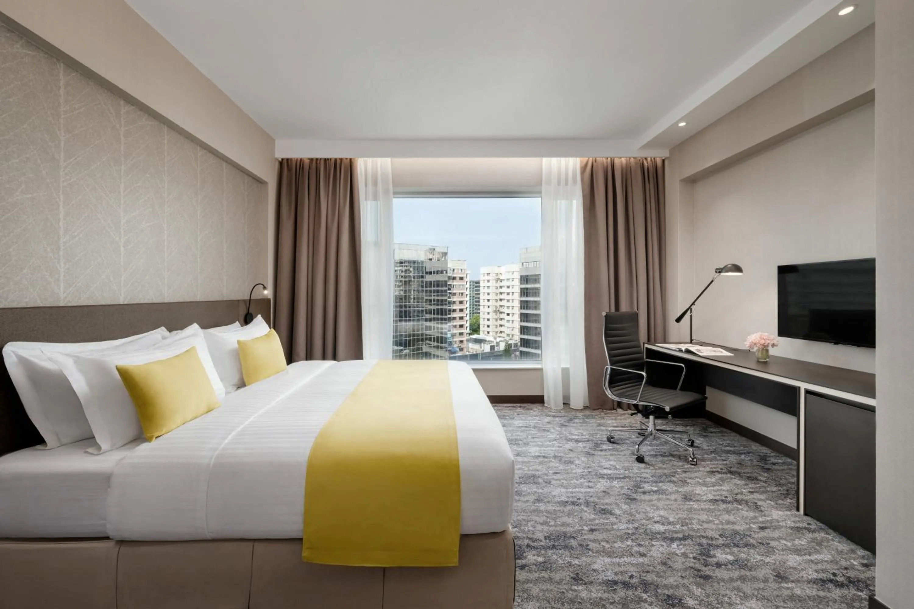 Photo of the whole room, Bed in Park Hotel Hong Kong