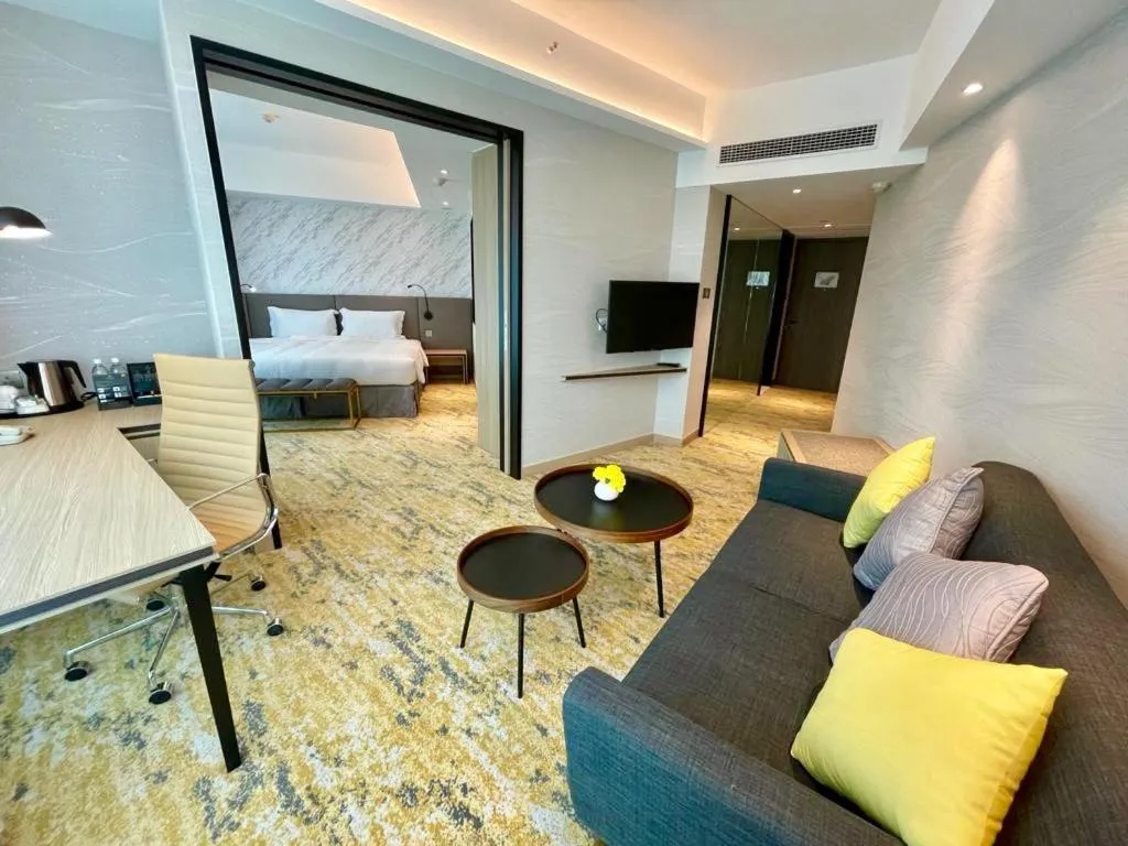 Living room, Bed in Park Hotel Hong Kong