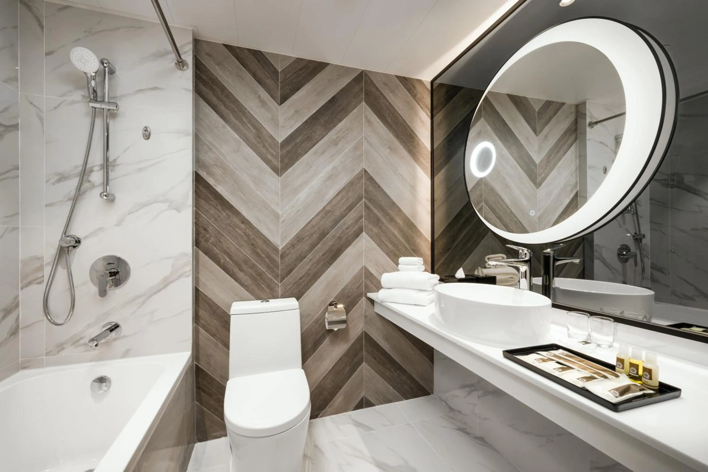 Shower in Park Hotel Hong Kong