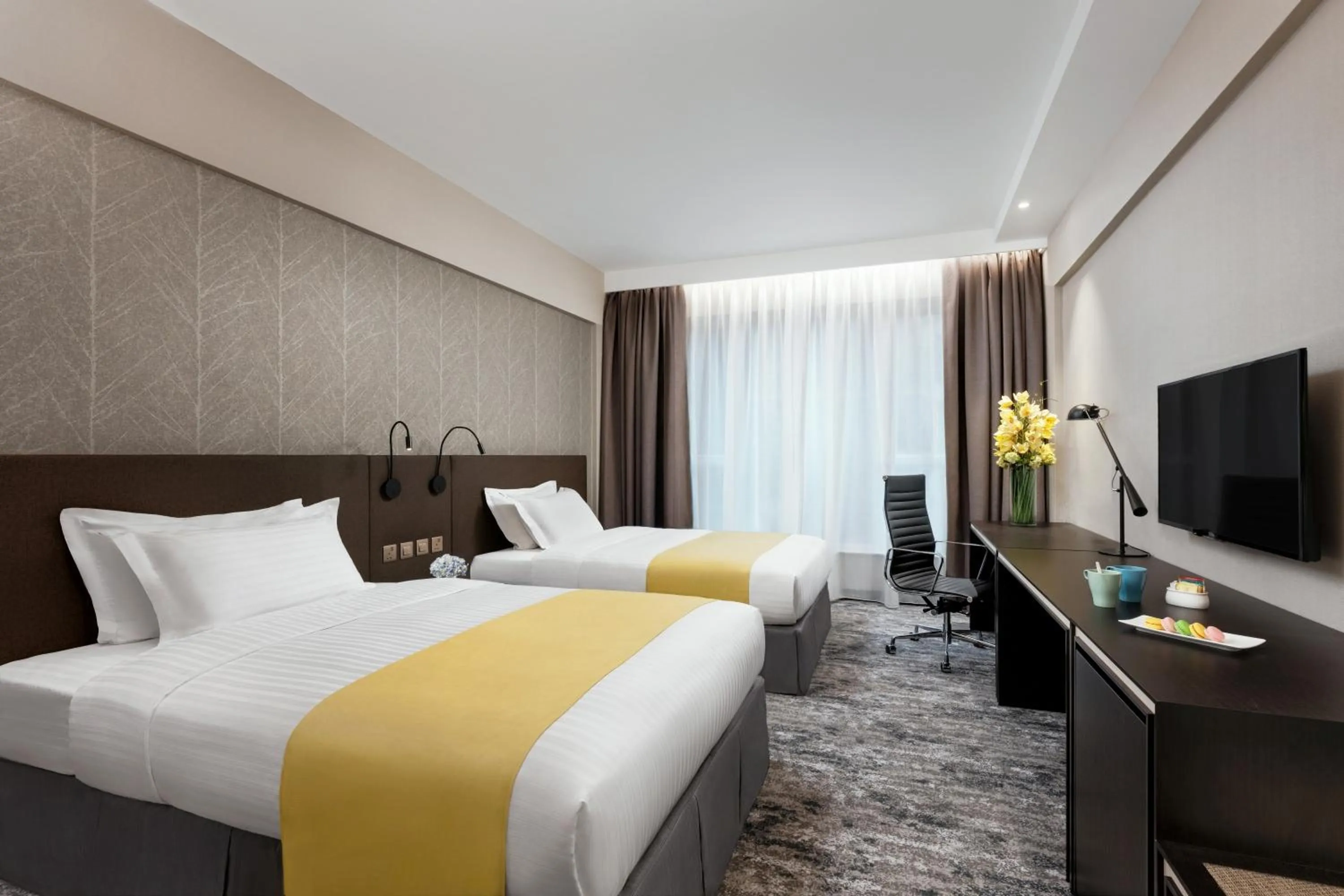 Photo of the whole room, Bed in Park Hotel Hong Kong