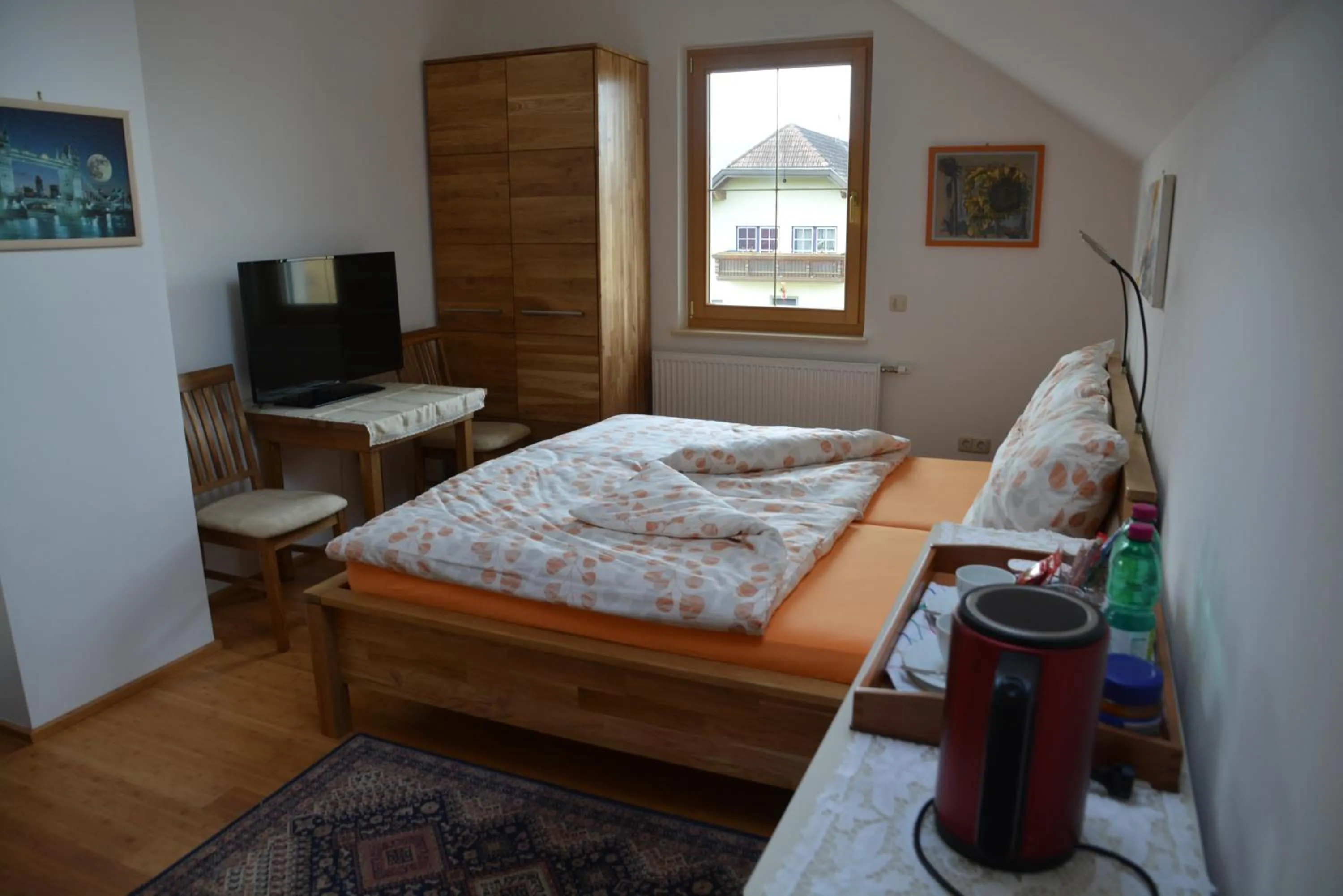 Photo of the whole room, Bed in Privatzimmer Marina