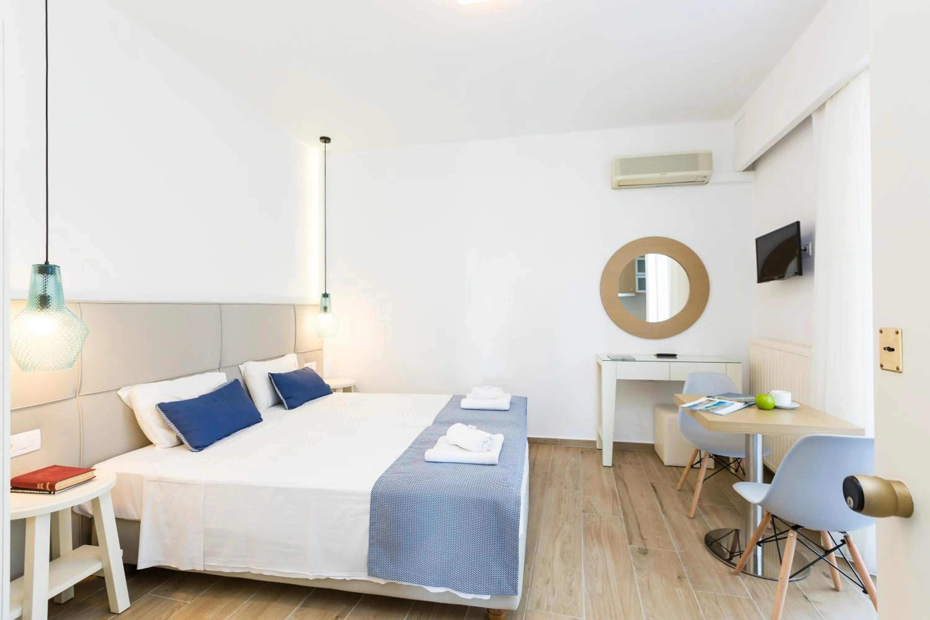 Bedroom, Bed in Eltina Hotel