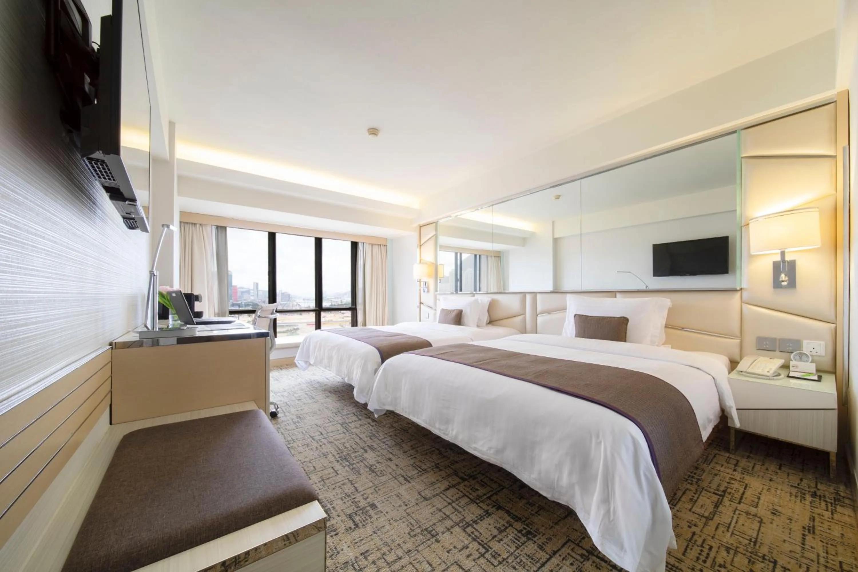 Bed in Regal Oriental Hotel