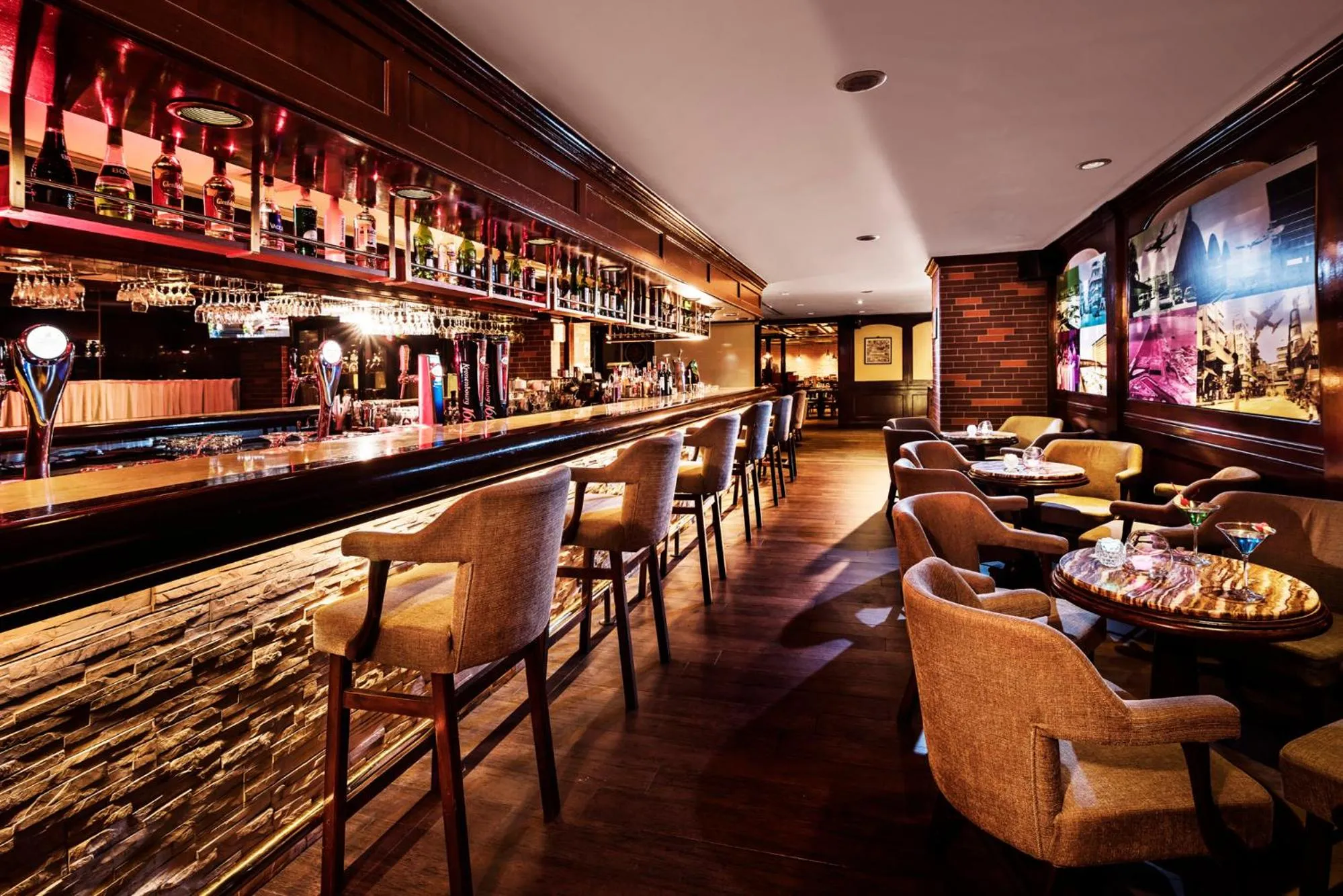 Lounge or bar in Regal Oriental Hotel