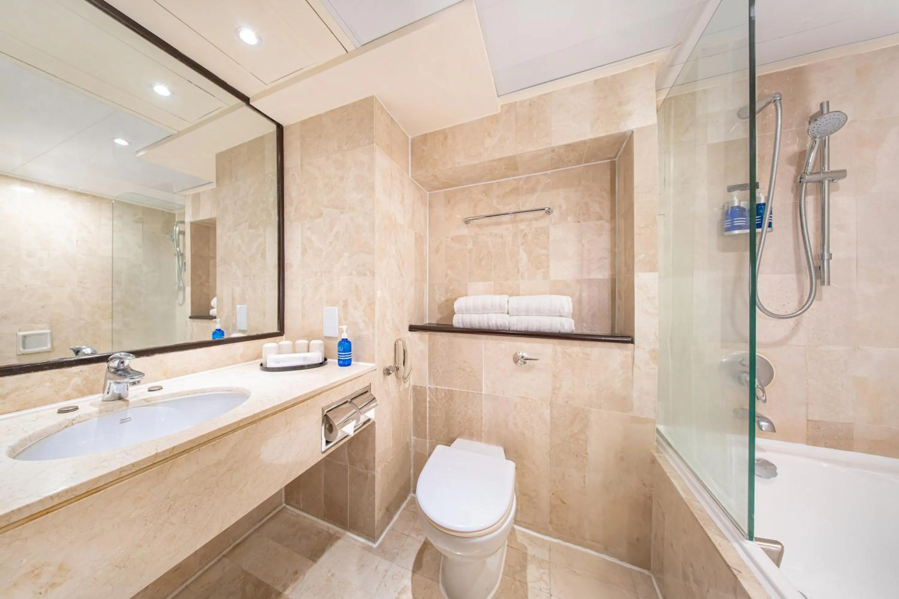 Bathroom in Regal Oriental Hotel