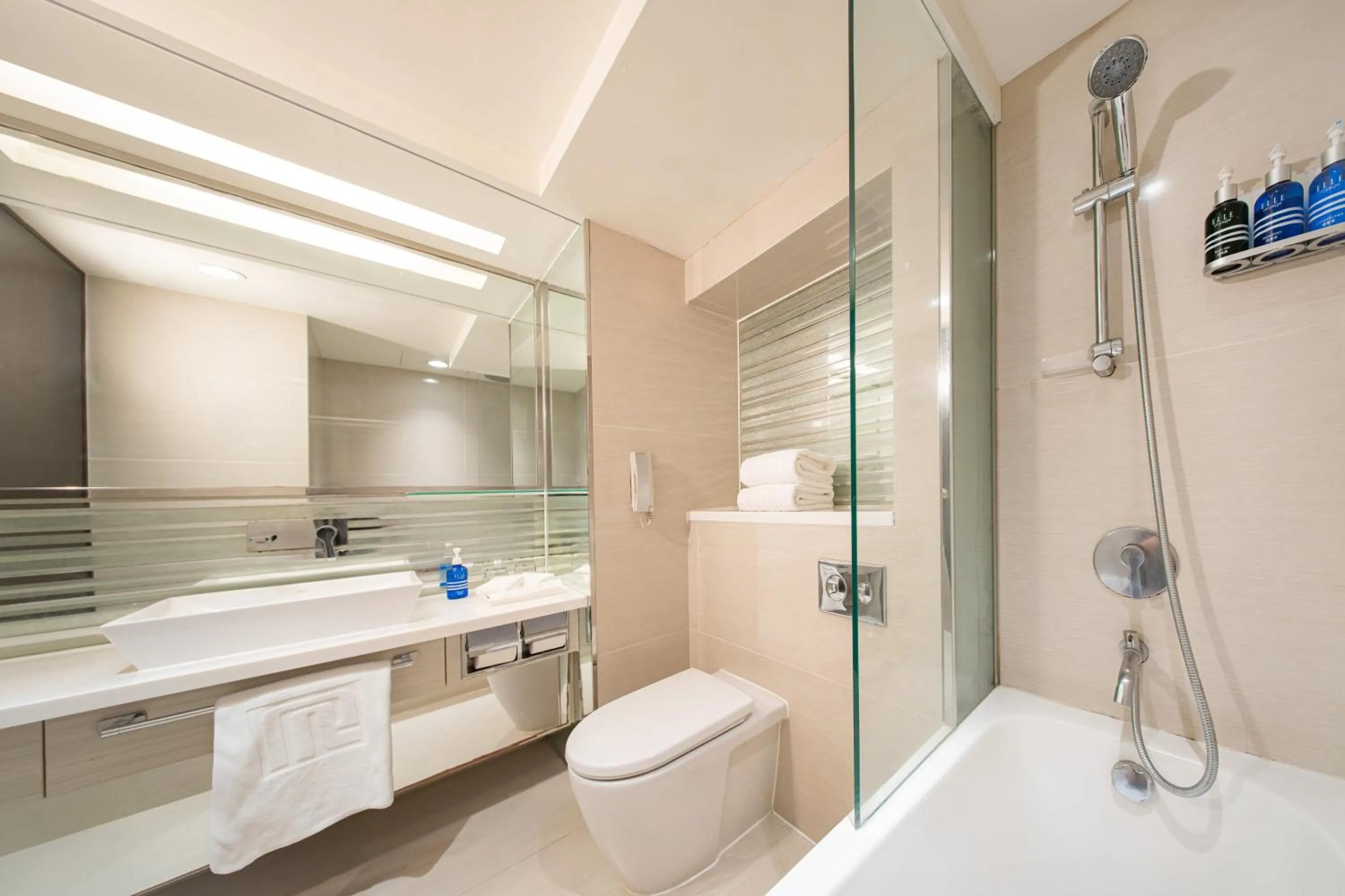 Toilet in Regal Oriental Hotel