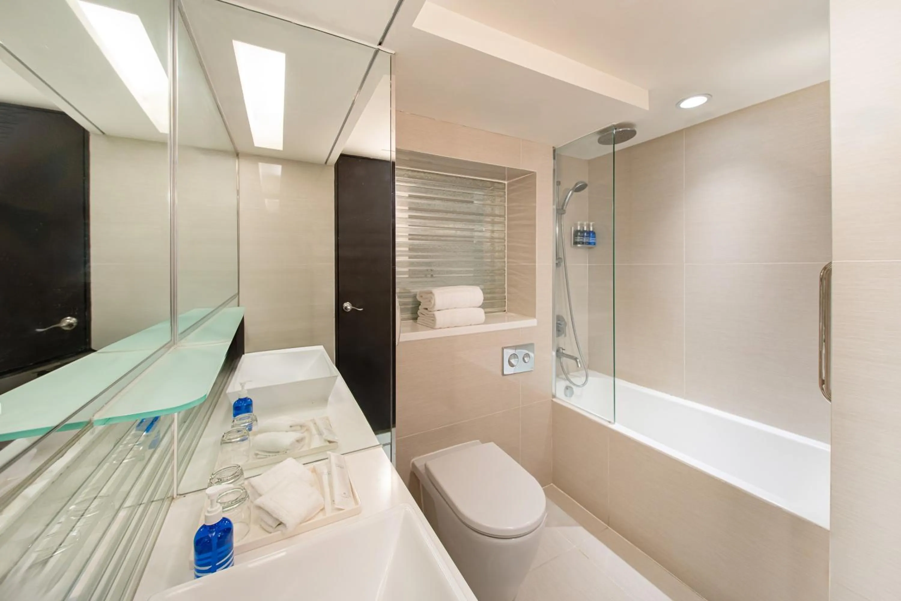 Bathroom in Regal Oriental Hotel