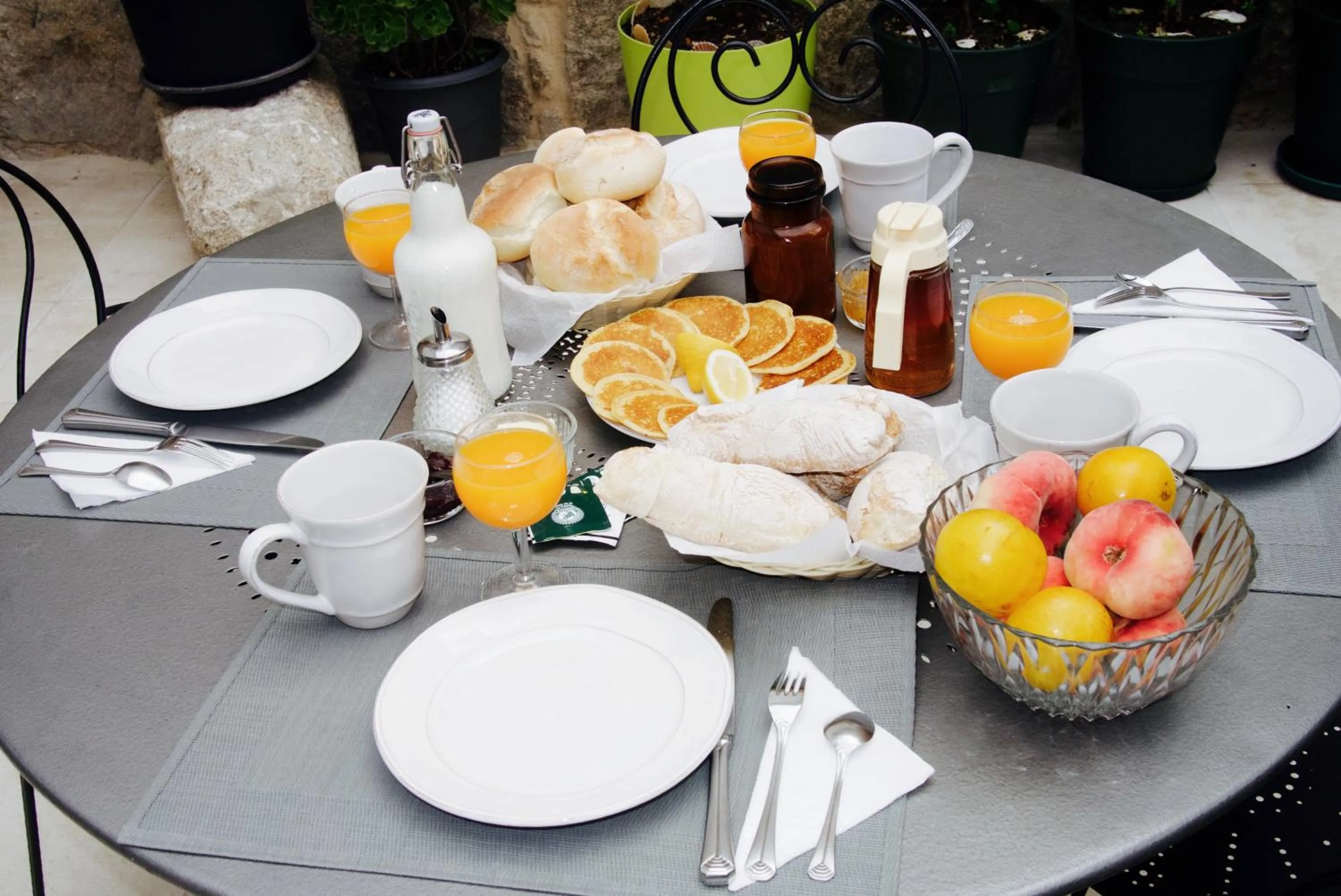 Breakfast in Boreal Porto Gaia - Patio & Pool