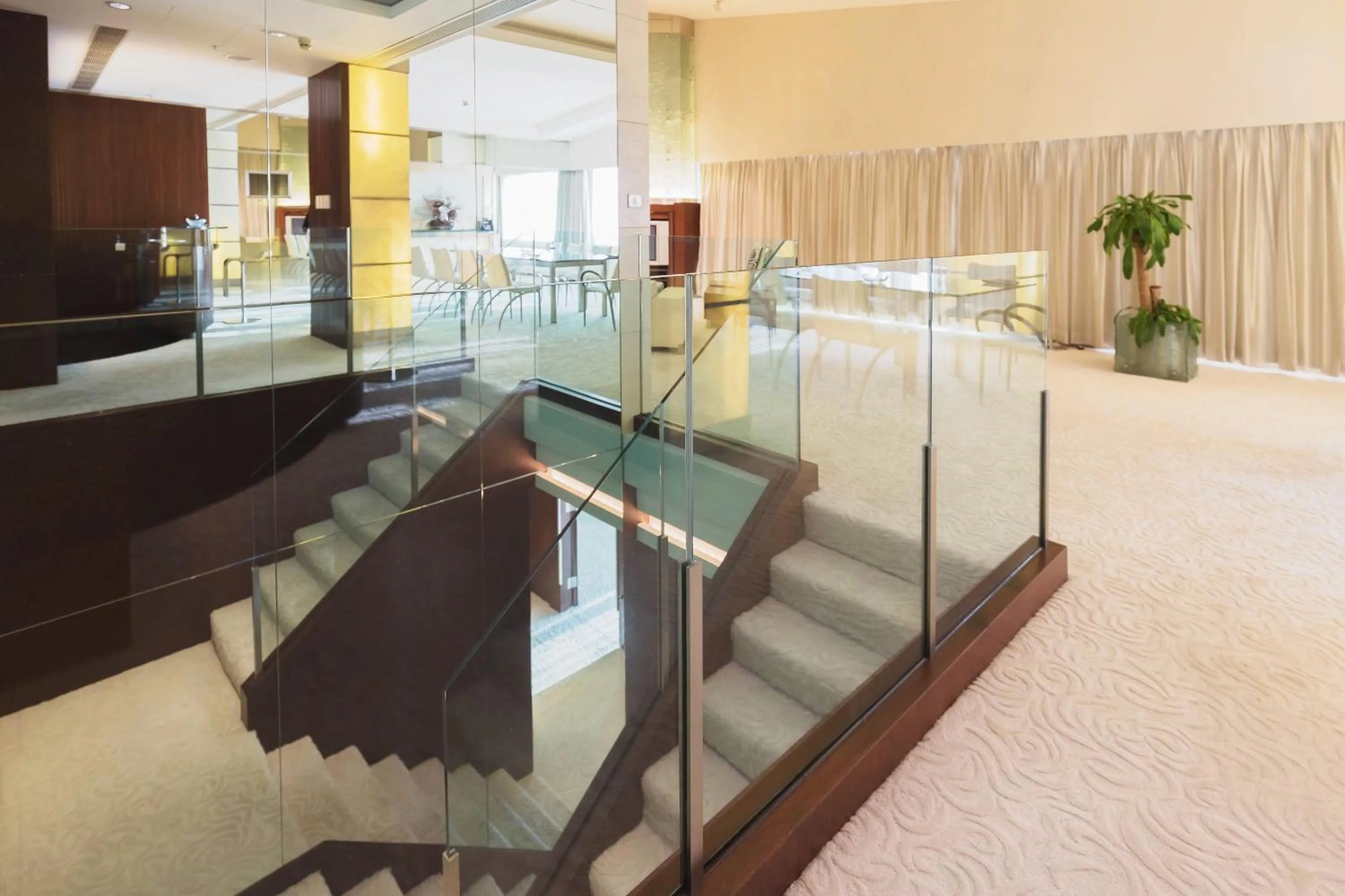 Living room in Regal Airport Hotel